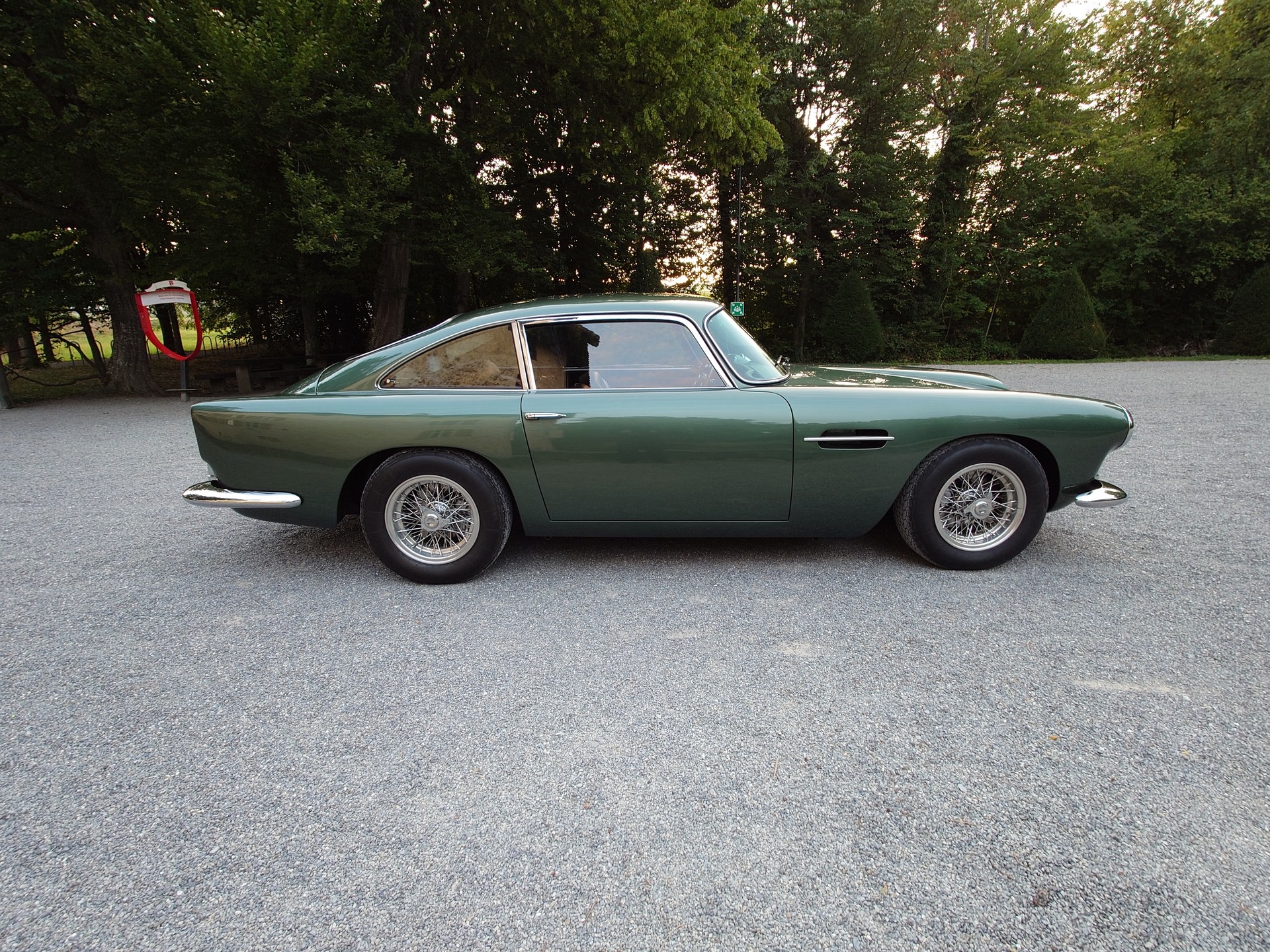 ASTON MARTIN DB4 Superleggera-image-4