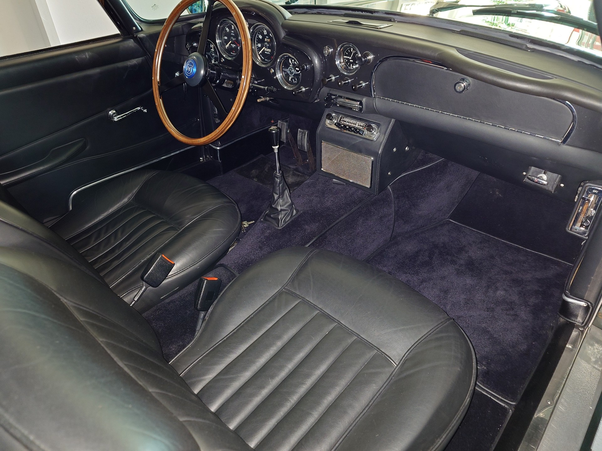 ASTON MARTIN DB4 Superleggera-image-13