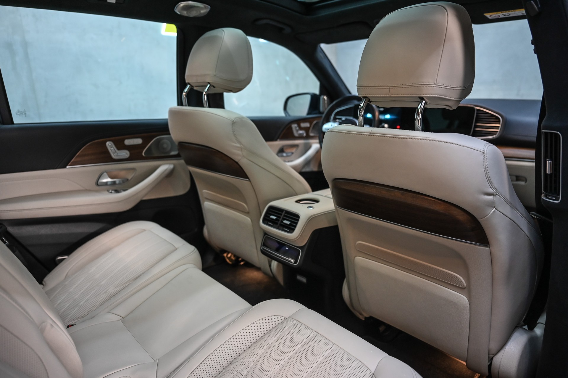 MERCEDES-BENZ GLS 63 AMG 4matic+-image-27