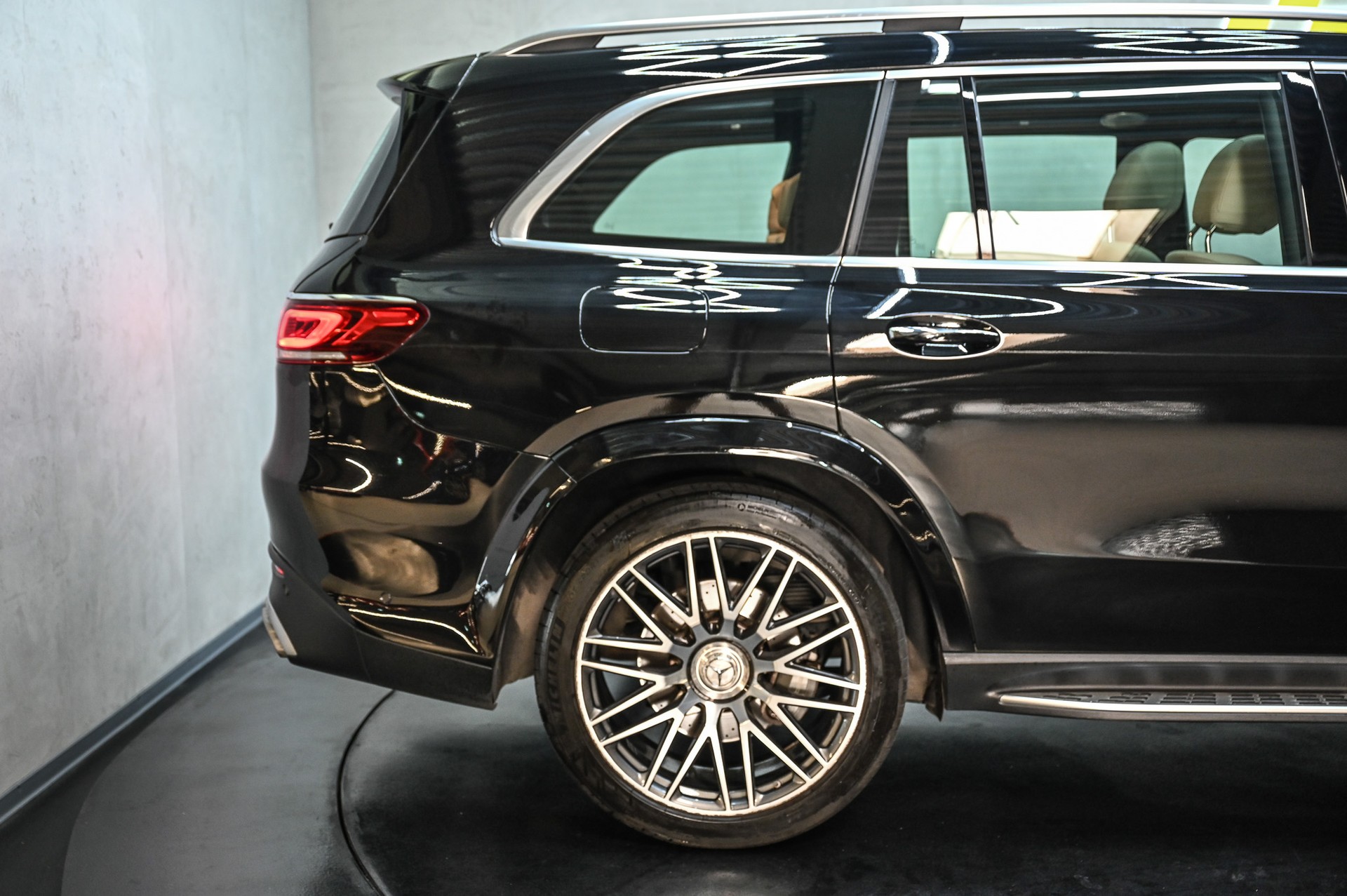 MERCEDES-BENZ GLS 63 AMG 4matic+-image-12