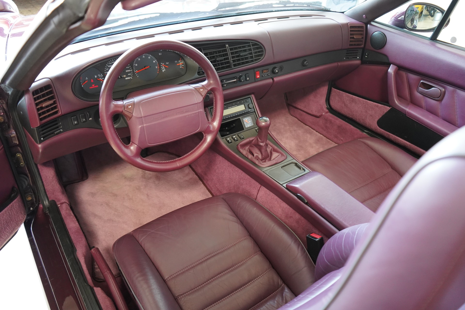 PORSCHE 968 Cabrio-image-17