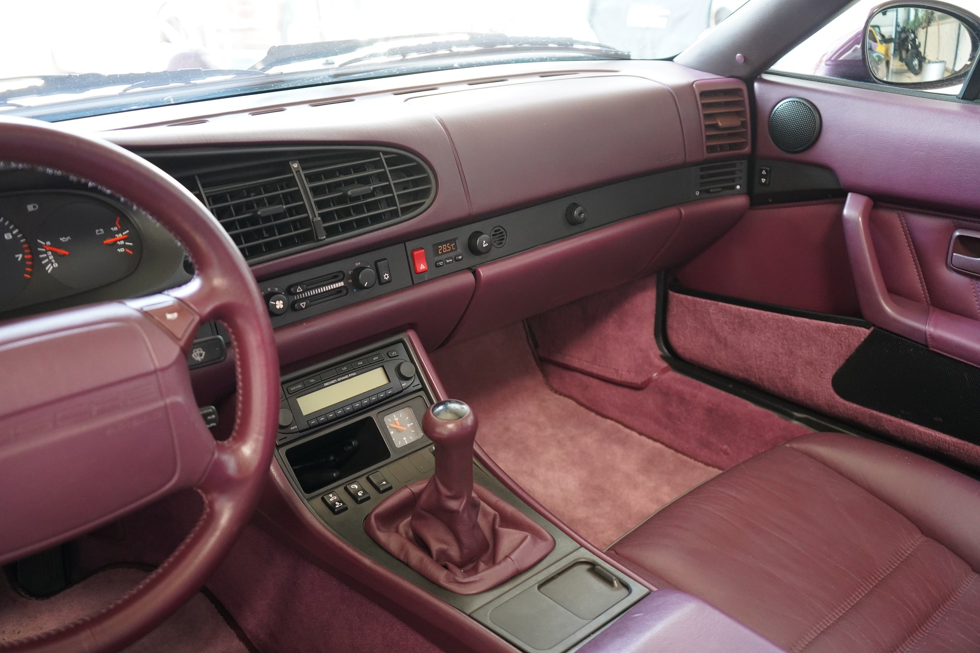 PORSCHE 968 Cabrio-image-16