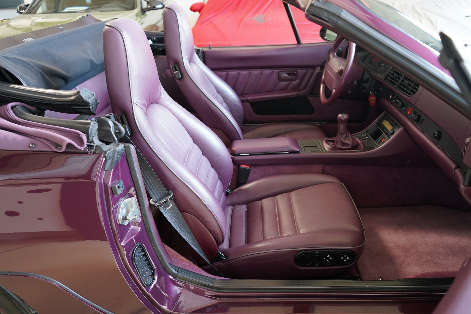 PORSCHE 968 Cabrio-image-30