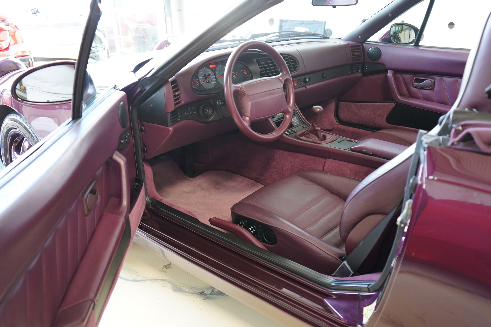 PORSCHE 968 Cabrio-image-13