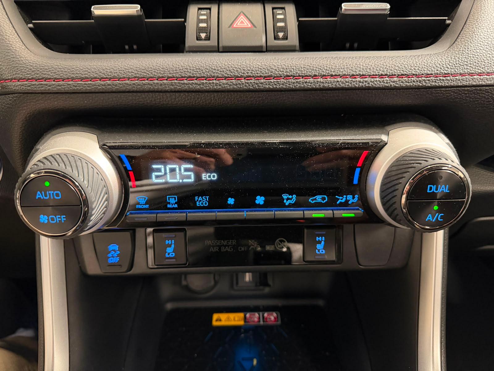 TOYOTA RAV4 2.5 Plug-In-Hybrid Premium-image-8