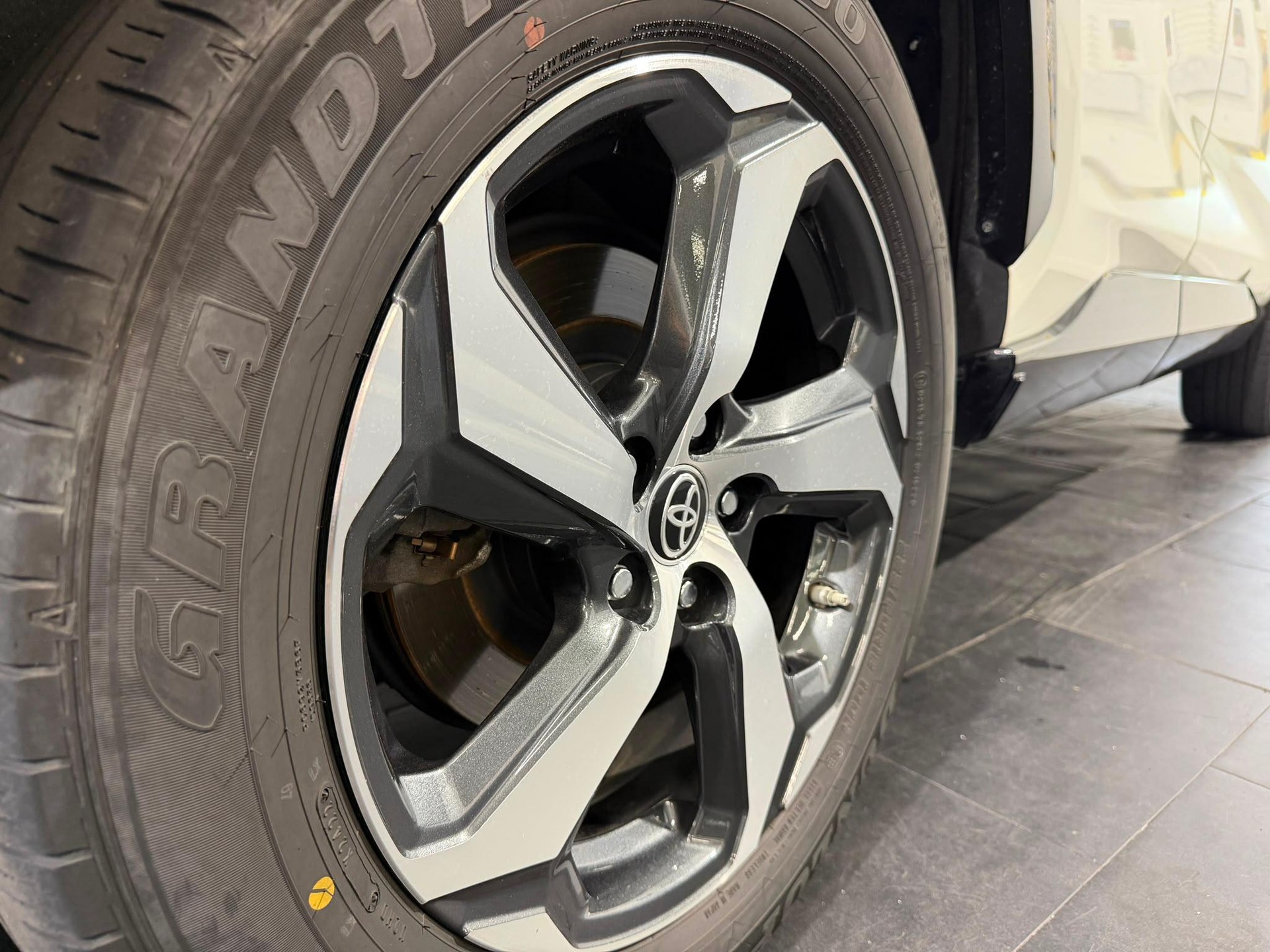 TOYOTA RAV4 2.5 Plug-In-Hybrid Premium-image-15