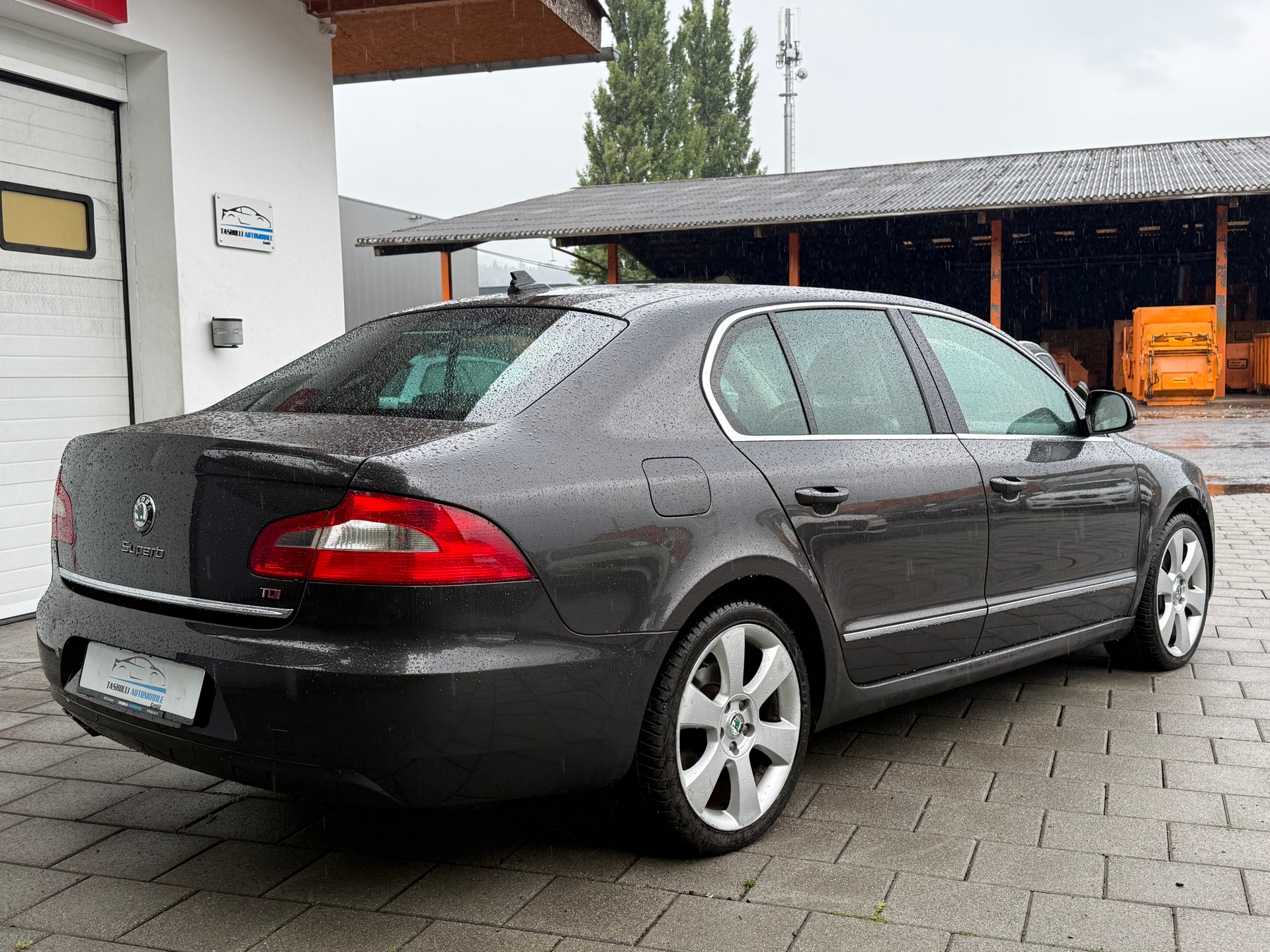 SKODA Superb 2.0 TDi Ambition DSG-image-5