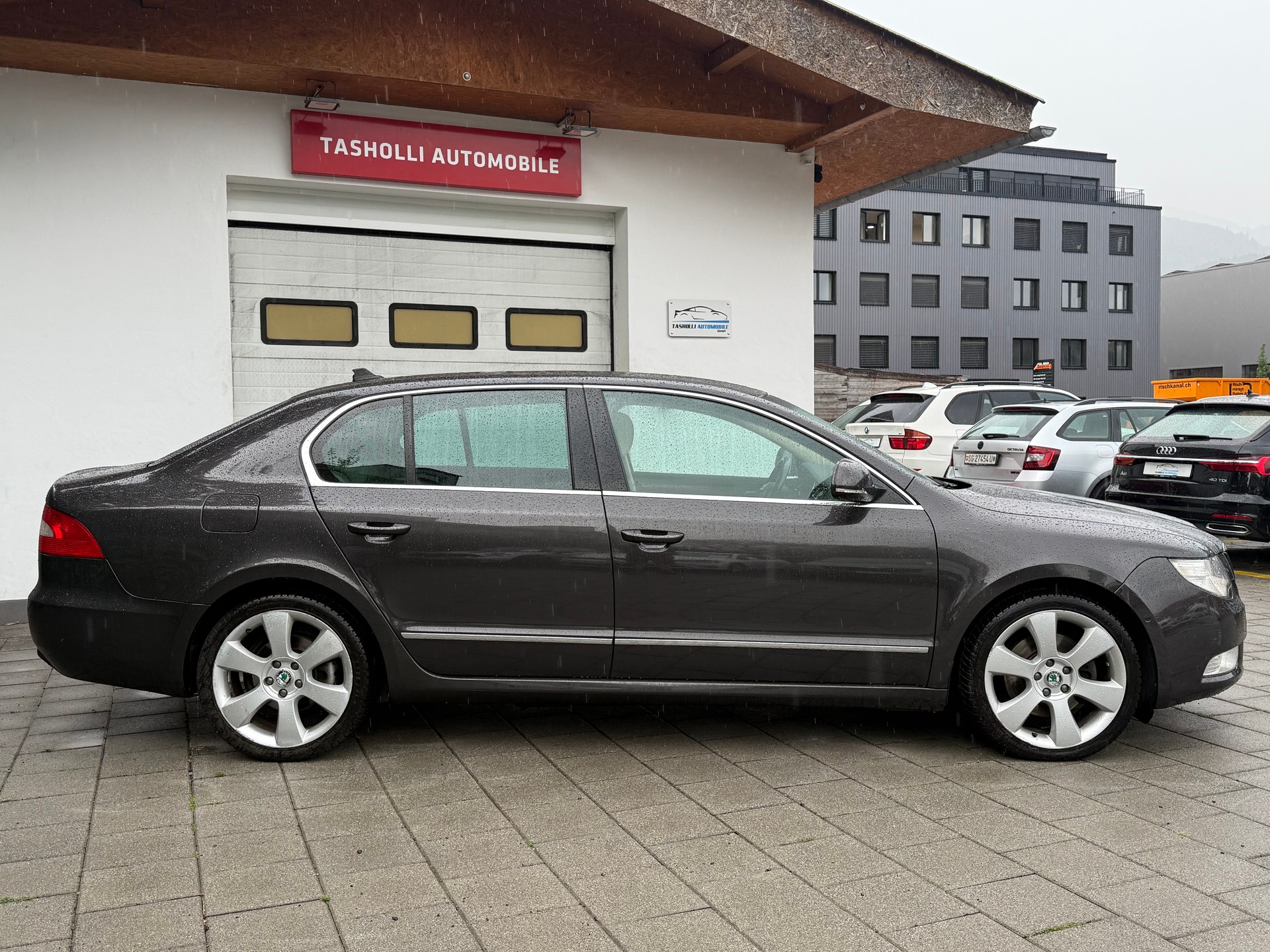 SKODA Superb 2.0 TDi Ambition DSG-image-8