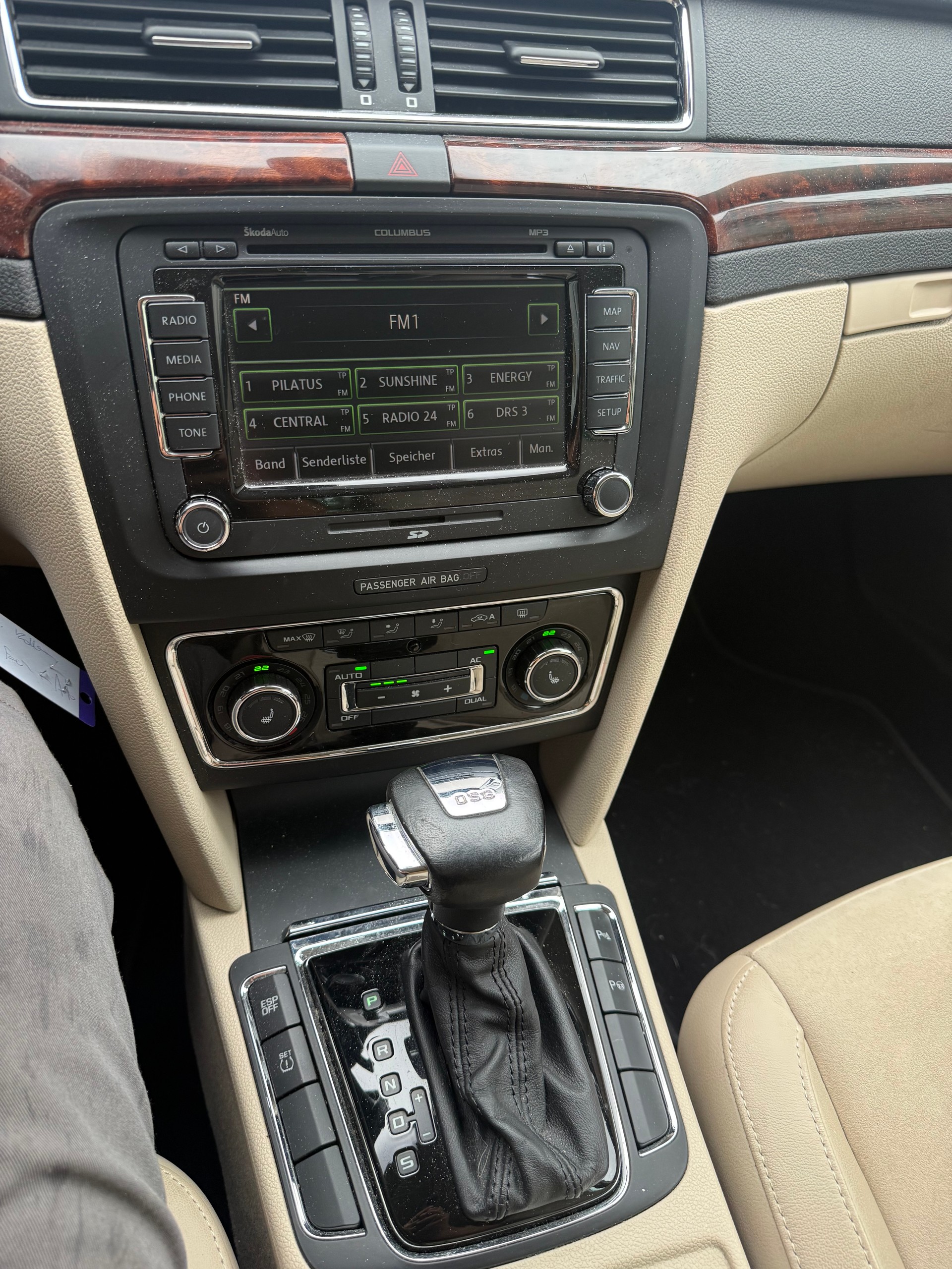 SKODA Superb 2.0 TDi Ambition DSG-image-14