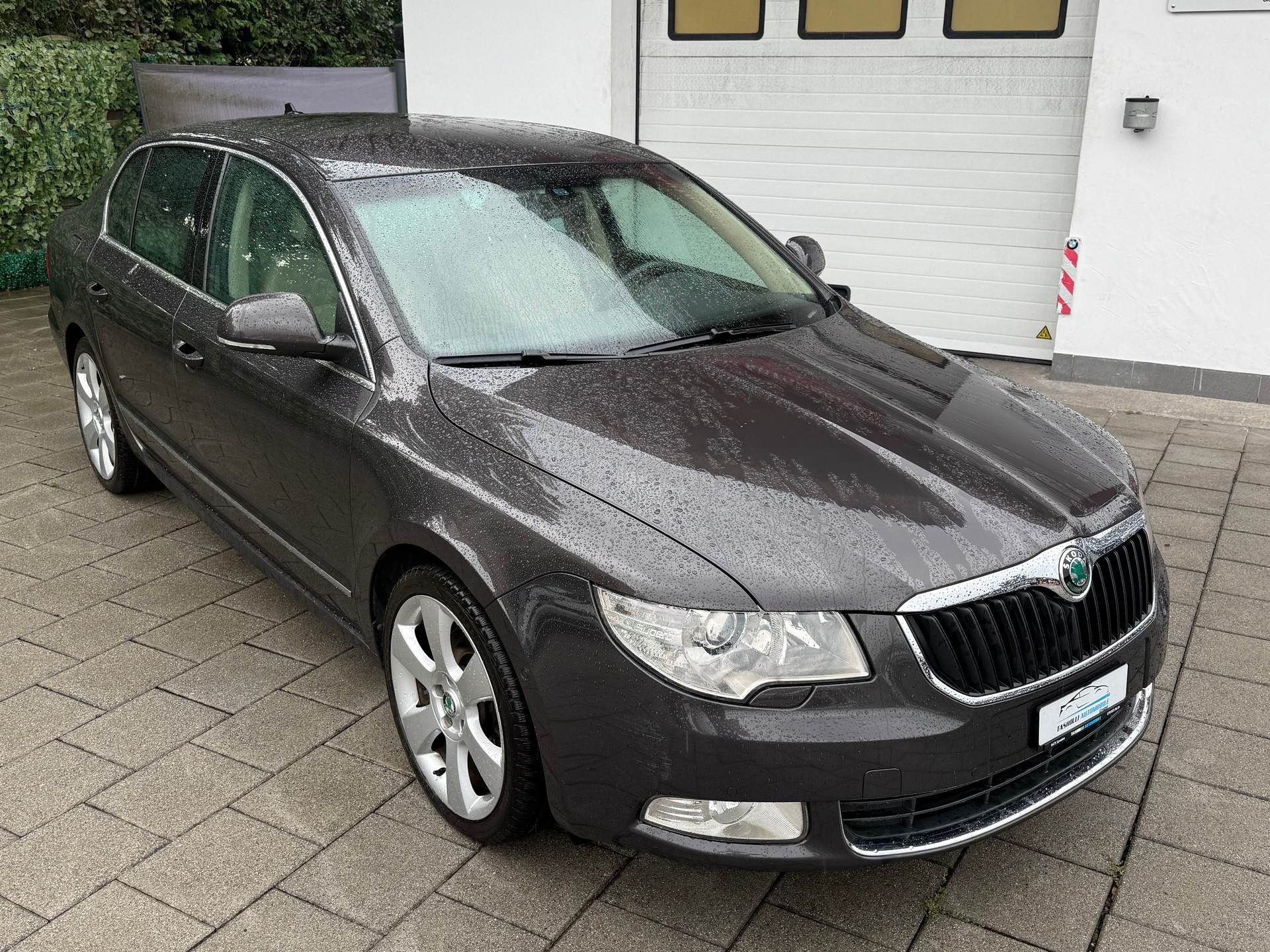 SKODA Superb 2.0 TDi Ambition DSG-image-9