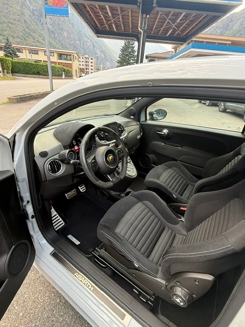 FIAT 695 1.4 16V Turbo Abarth 695 Competizione Dualogic-image-10
