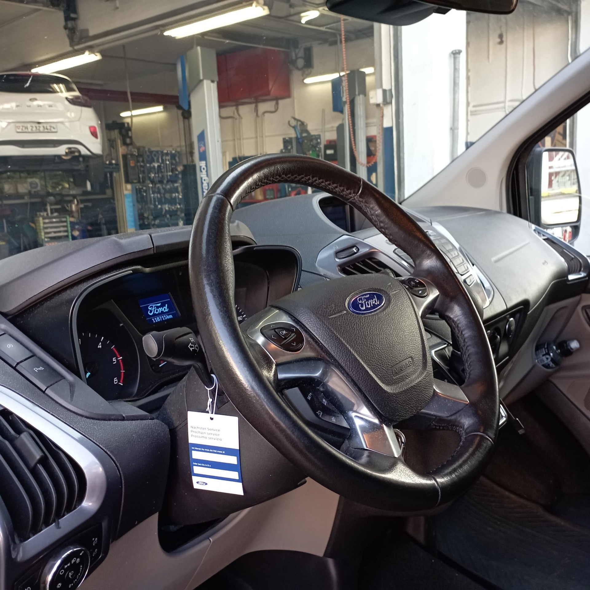 FORD Tourneo Custom 310 L2 2.0 TDCi 170 Titanium-image-10