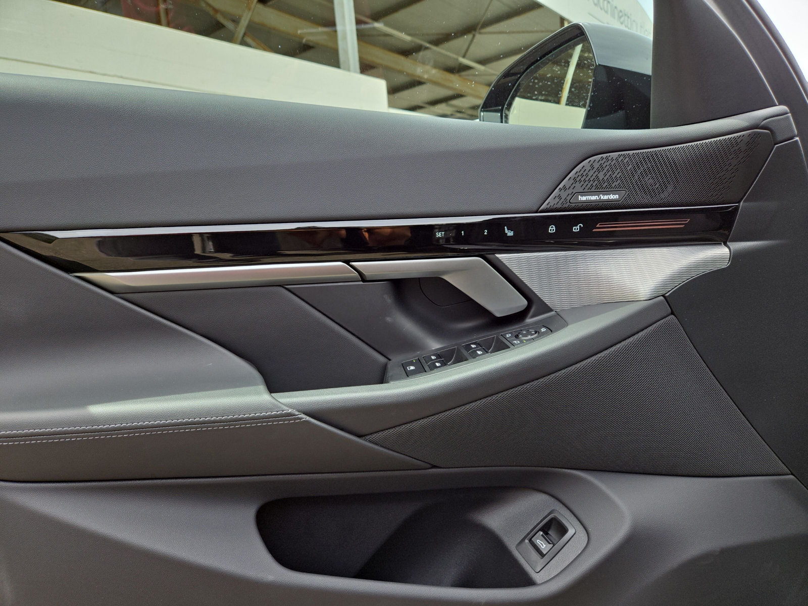 BMW 520d xDrive 48V Touring M Sport Steptronic-image-16