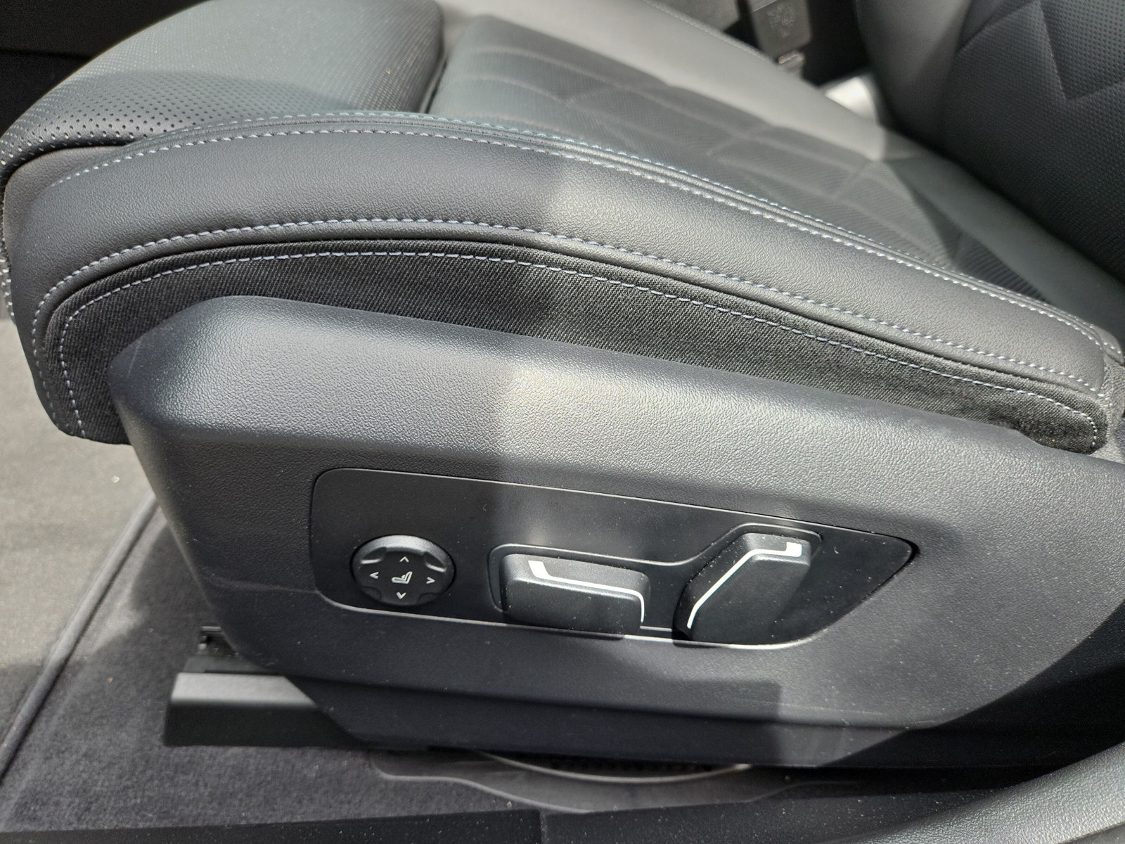 BMW 520d xDrive 48V Touring M Sport Steptronic-image-18