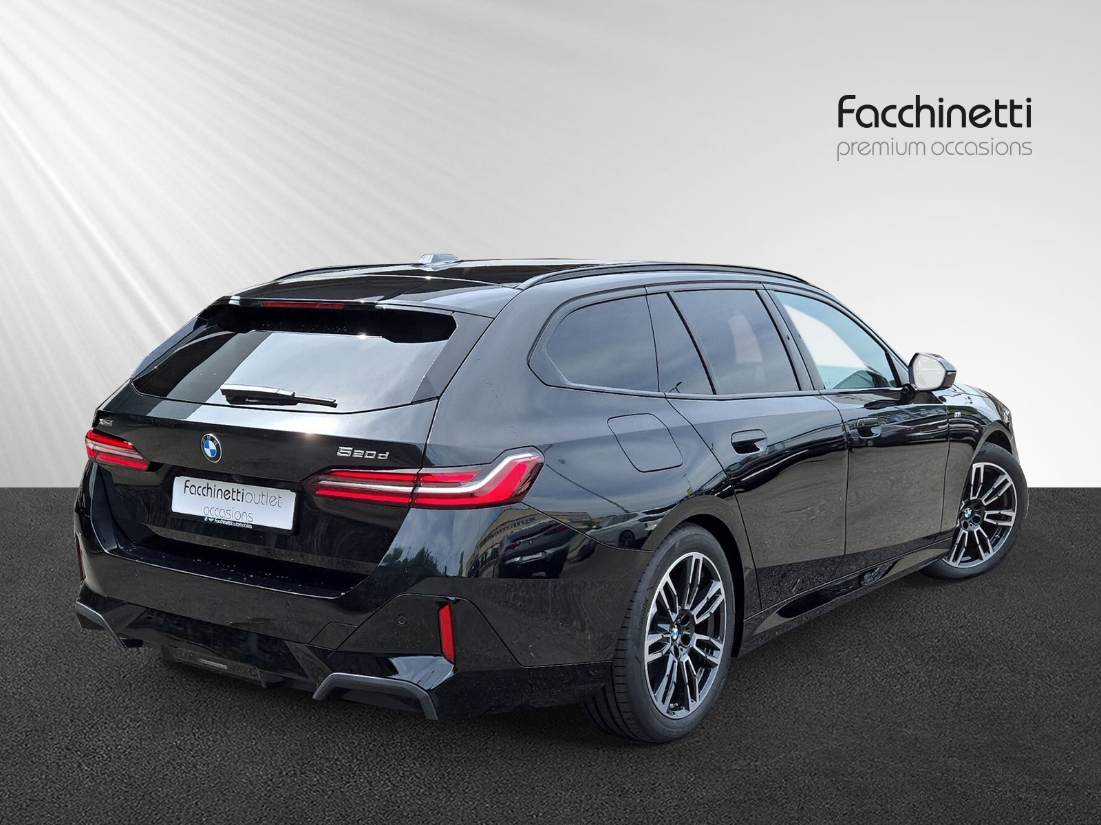 BMW 520d xDrive 48V Touring M Sport Steptronic-image-2