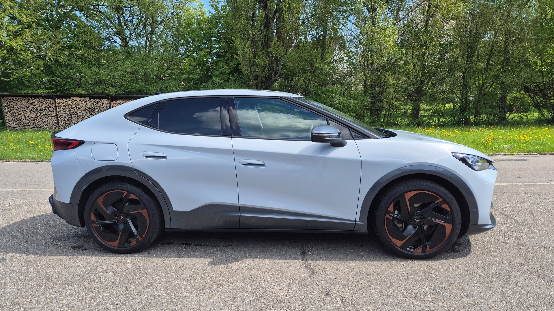 CUPRA Tavascan Type 9 77 kWh VZ Adrenaline*Heau up Display*Panoramadach*360°Kamera-image-4