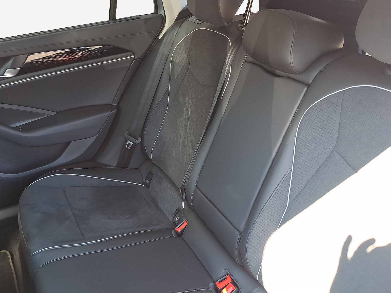 VW Passat Variant 2.0 TDI evo Business 4 Motion DSG-image-11