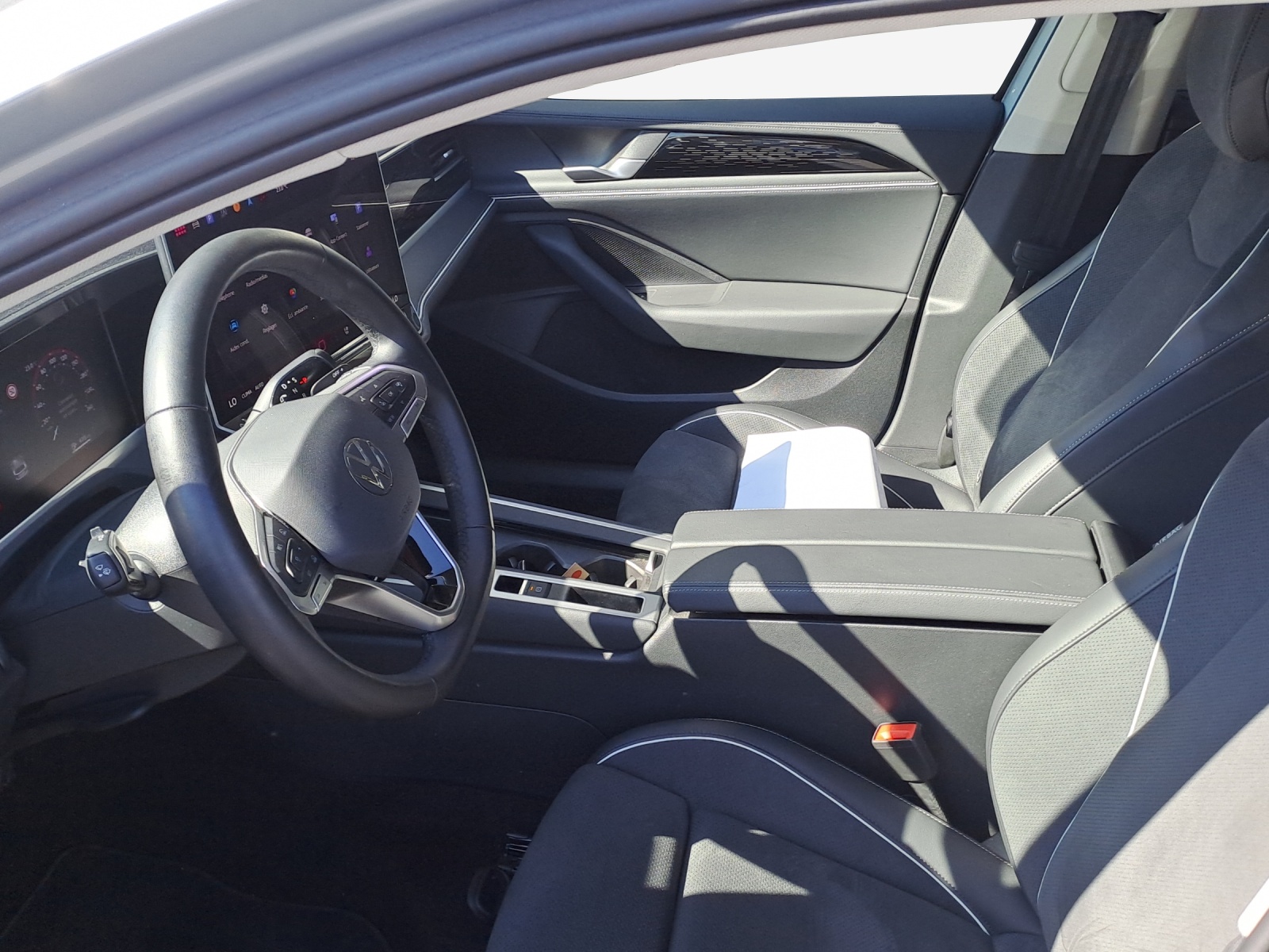 VW Passat Variant 2.0 TDI evo Business 4 Motion DSG-image-7