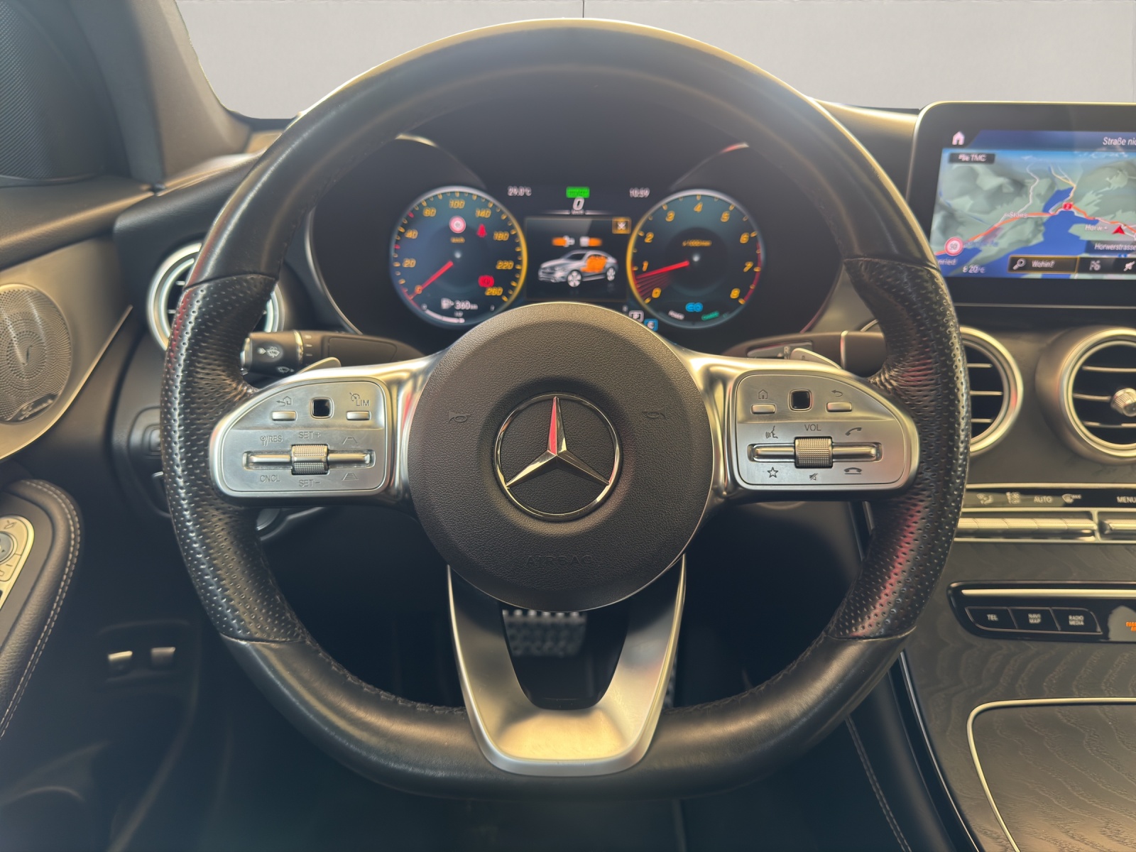 MERCEDES-BENZ GLC-Klasse C253 Coupé GLC 300 AMG Line 4x4-image-12