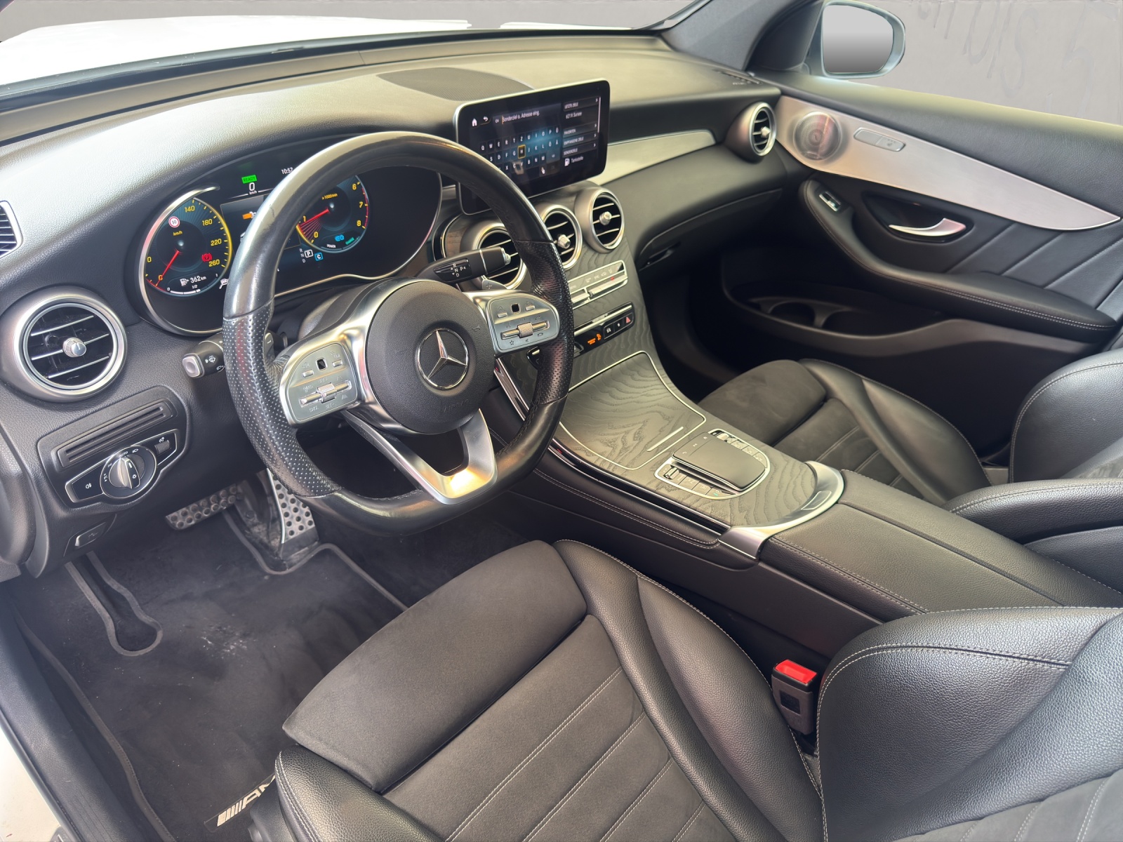 MERCEDES-BENZ GLC-Klasse C253 Coupé GLC 300 AMG Line 4x4-image-17