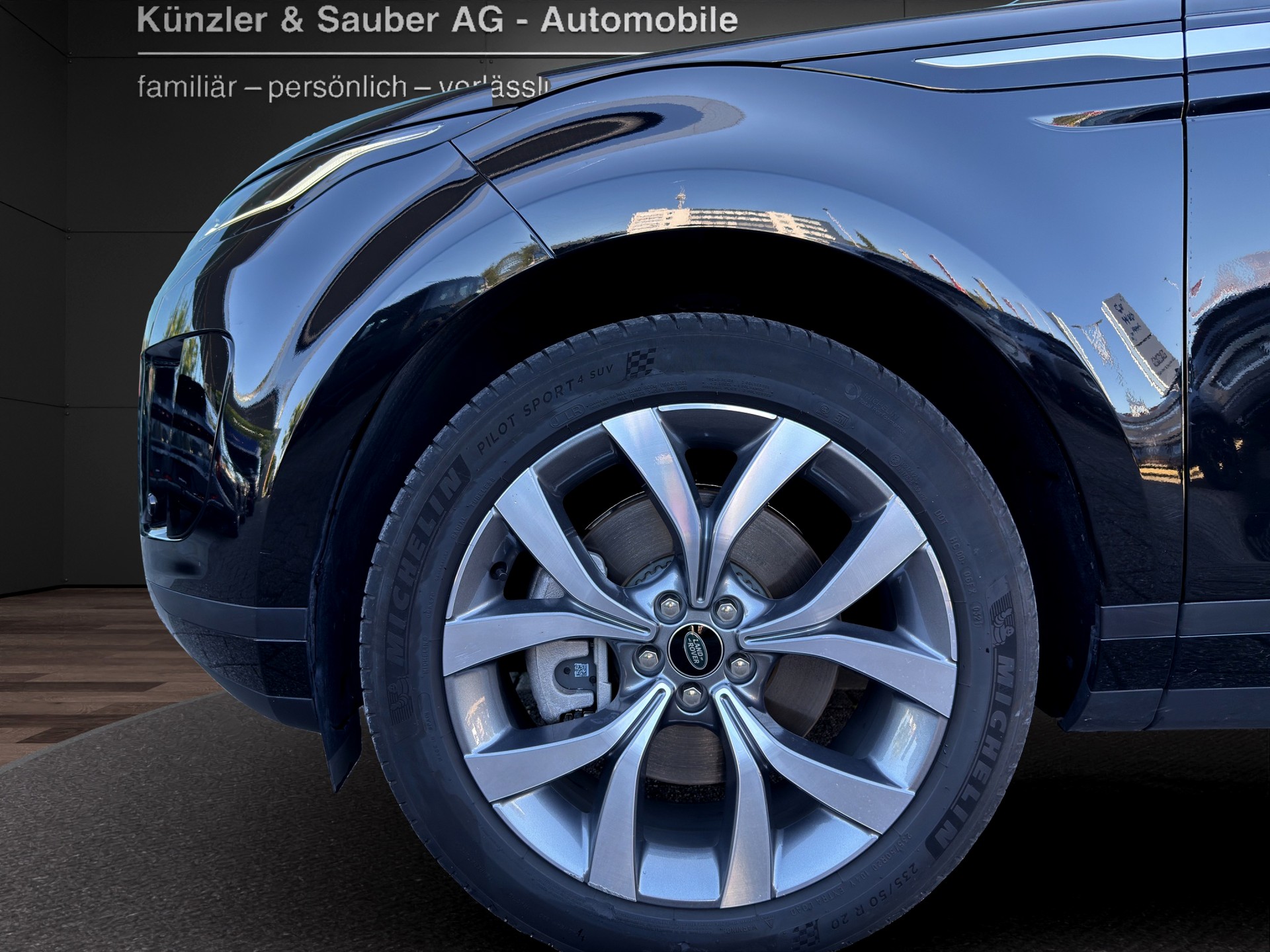 LAND ROVER Range Rover Evoque P 300e SE AT8-showroom-element-2