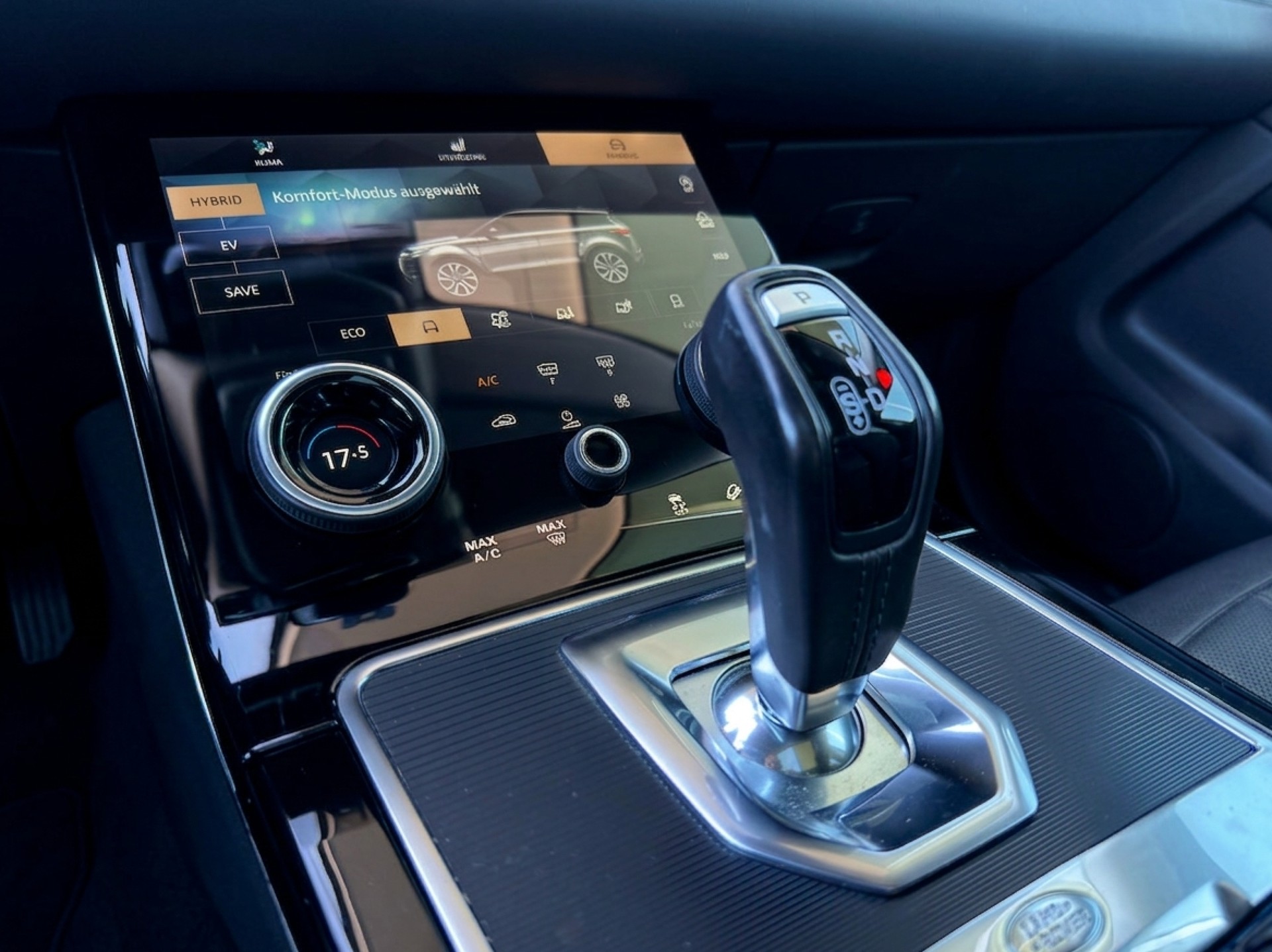 LAND ROVER Range Rover Evoque P 300e SE AT8-image-11