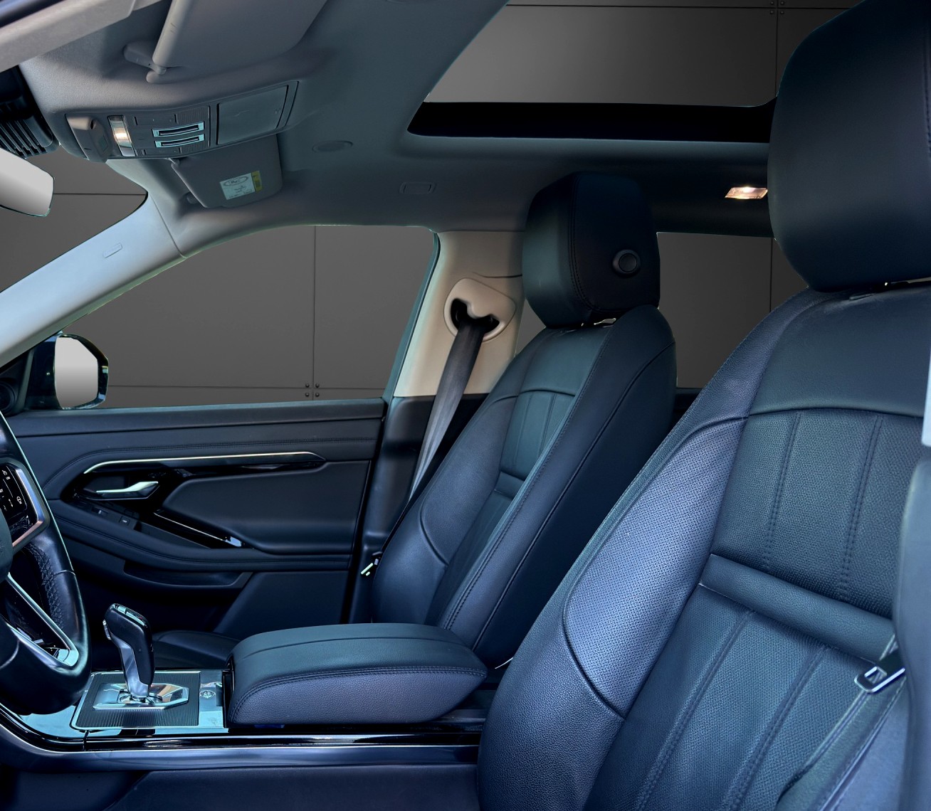 LAND ROVER Range Rover Evoque P 300e SE AT8-image-6