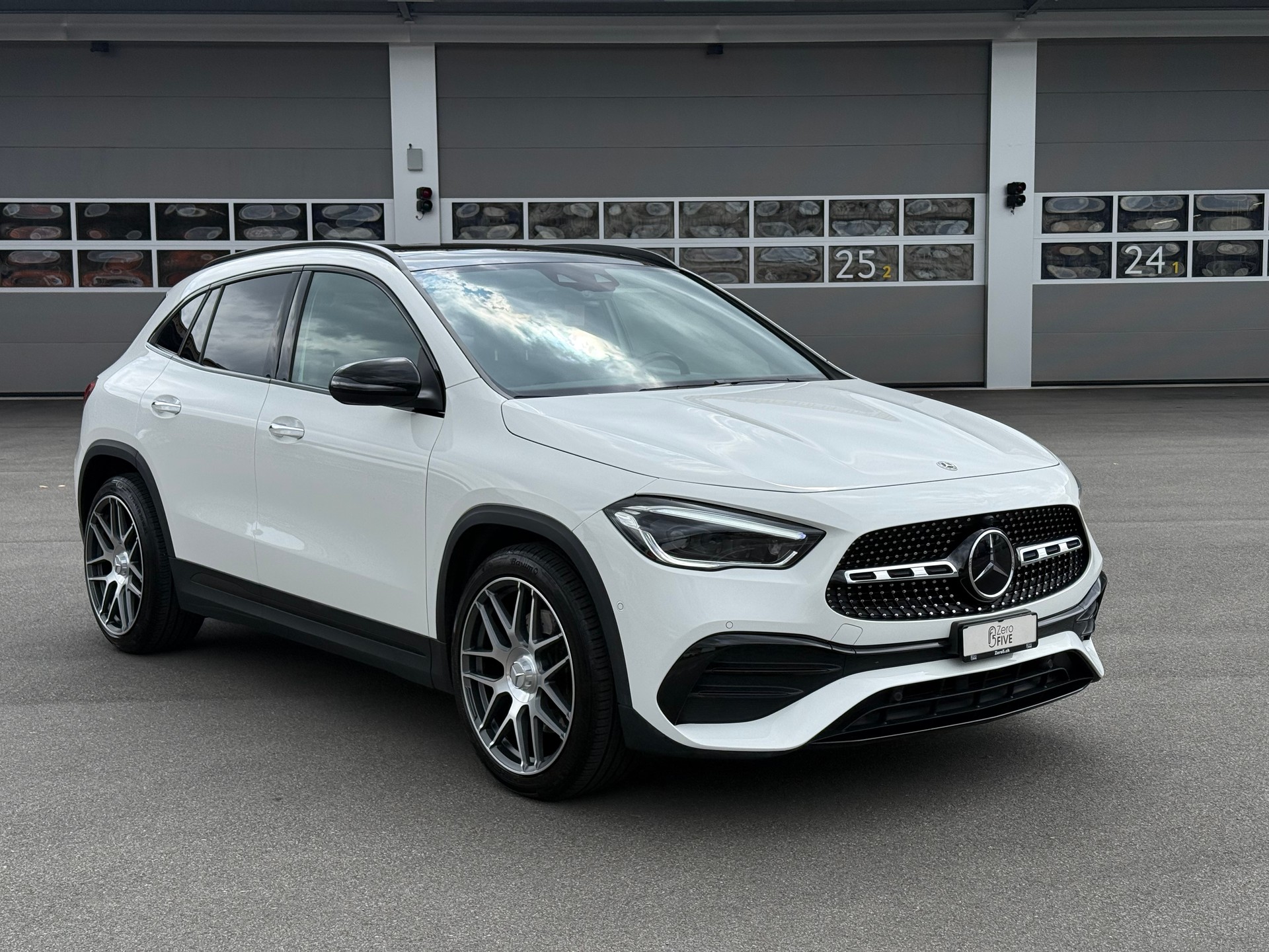 MERCEDES-BENZ GLA 250 4Matic AMG Line 8G-DCT-image-0