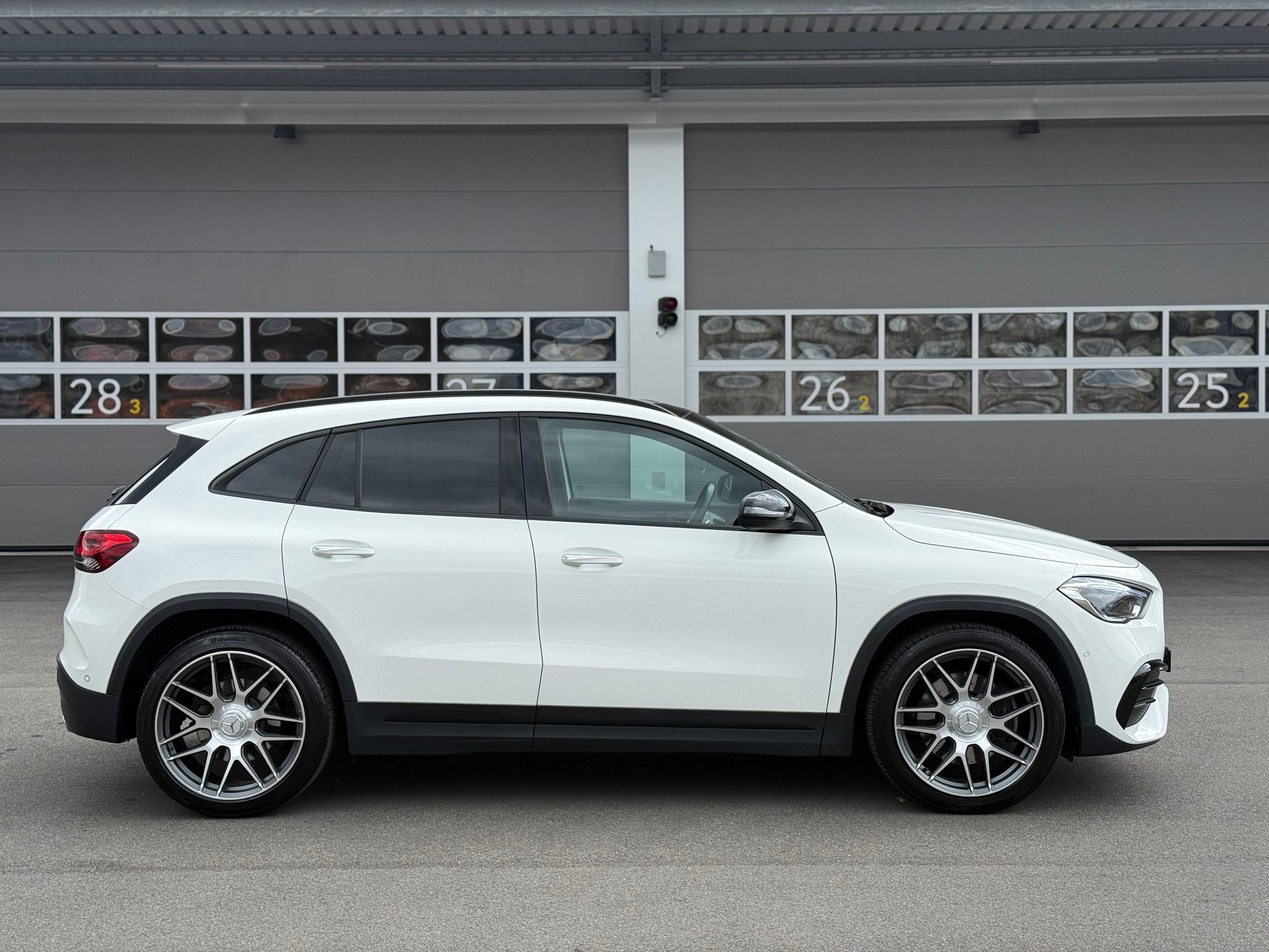 MERCEDES-BENZ GLA 250 4Matic AMG Line 8G-DCT-image-3