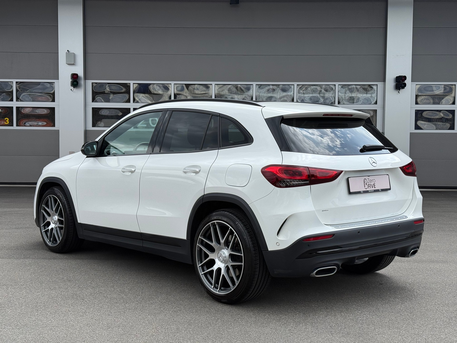 MERCEDES-BENZ GLA 250 4Matic AMG Line 8G-DCT-image-4