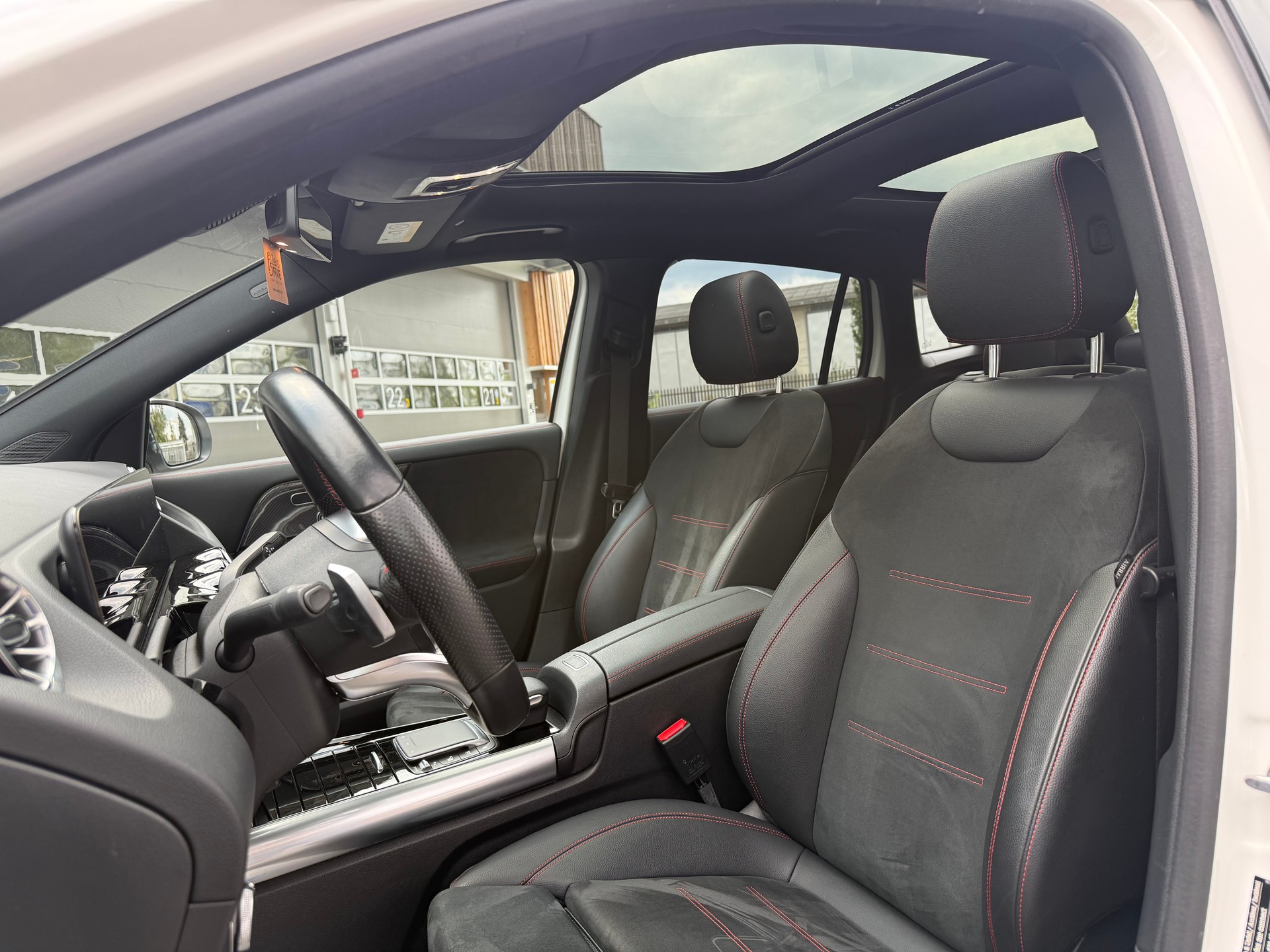 MERCEDES-BENZ GLA 250 4Matic AMG Line 8G-DCT-image-11