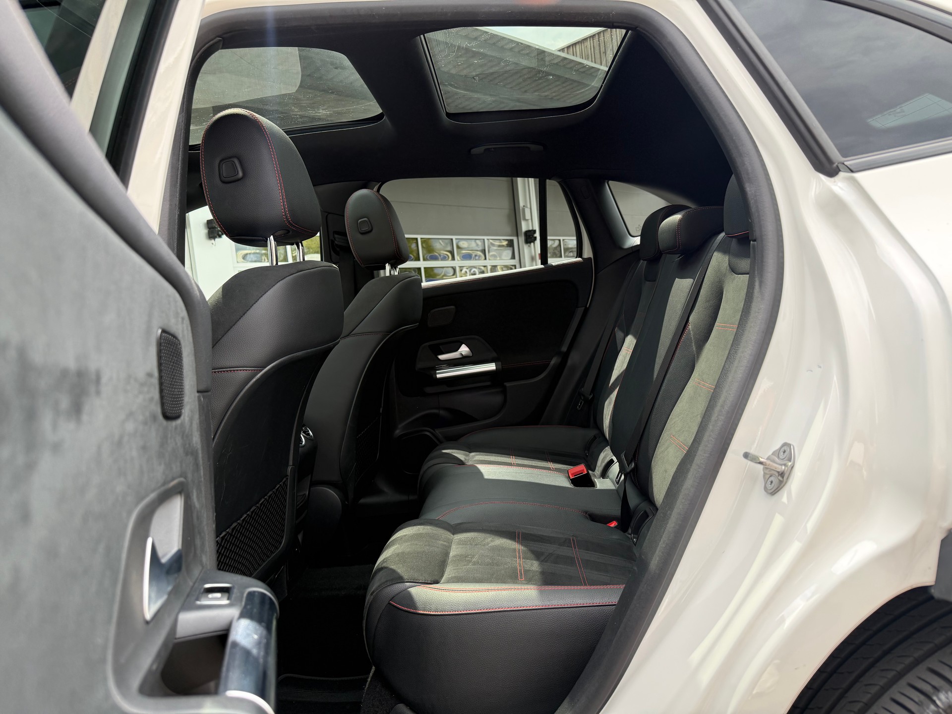 MERCEDES-BENZ GLA 250 4Matic AMG Line 8G-DCT-image-13