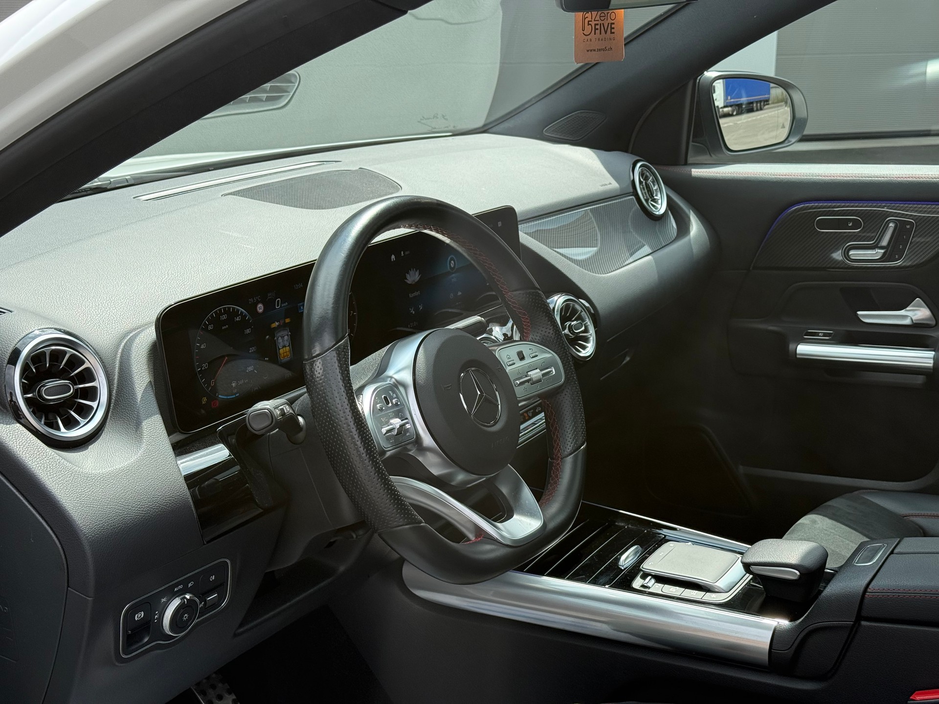 MERCEDES-BENZ GLA 250 4Matic AMG Line 8G-DCT-image-9