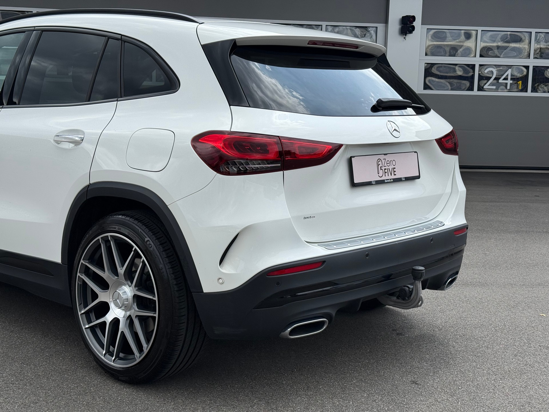 MERCEDES-BENZ GLA 250 4Matic AMG Line 8G-DCT-image-6