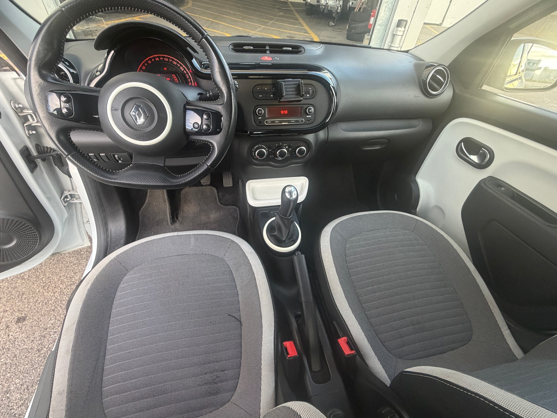 RENAULT Twingo 1.0 Life-image-14
