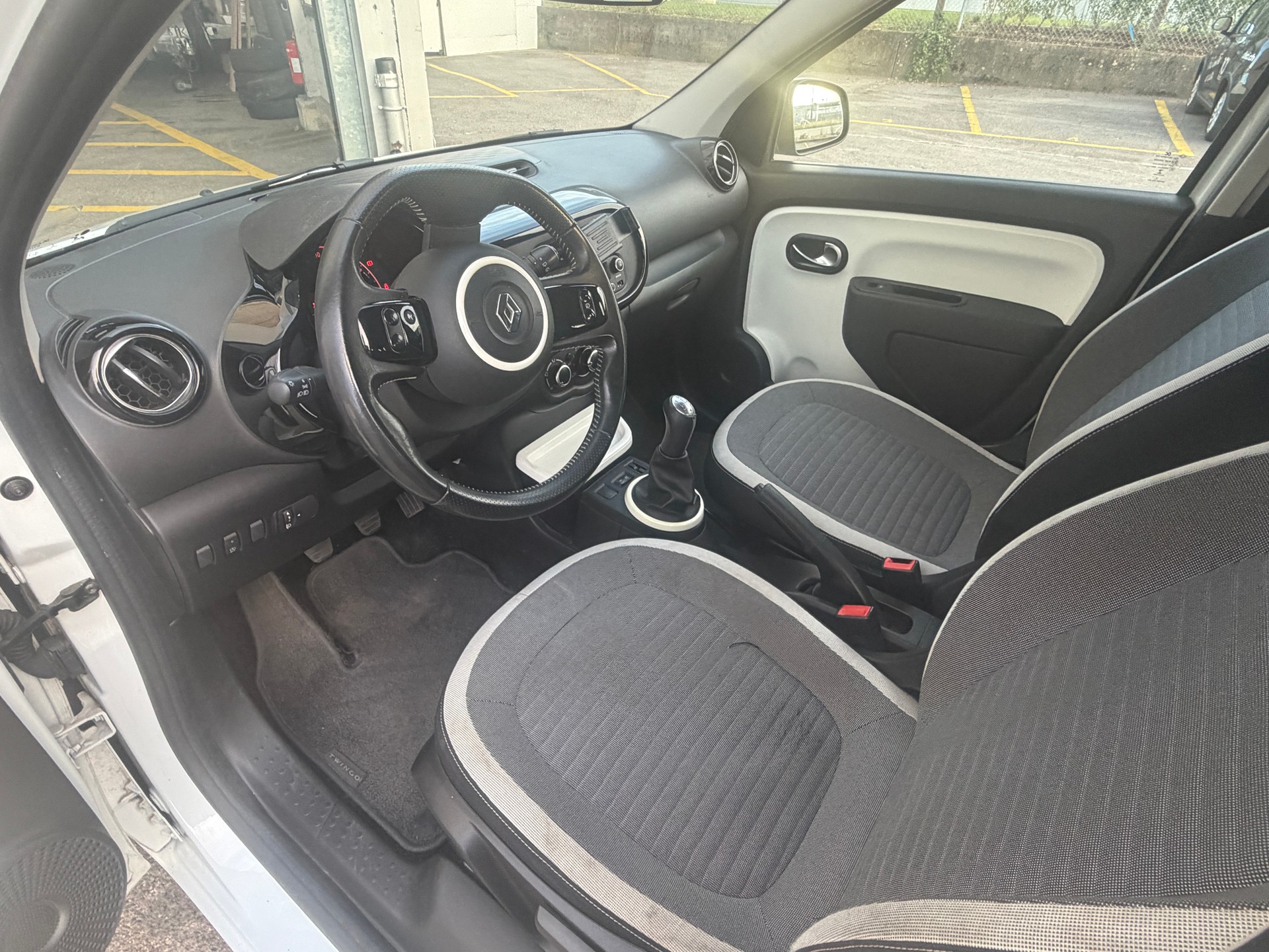RENAULT Twingo 1.0 Life-image-10