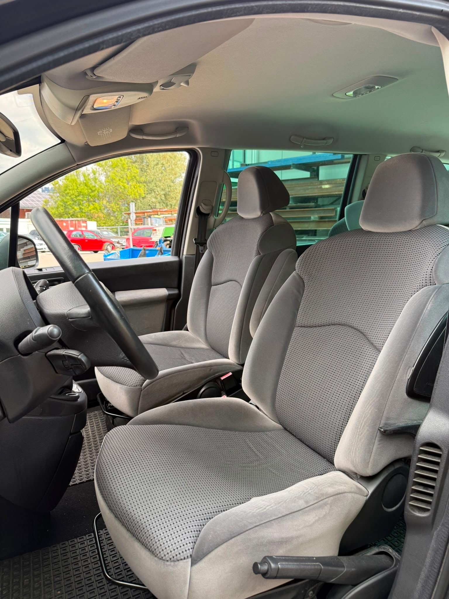 PEUGEOT 807 2.0 16V HDi Family+-image-9
