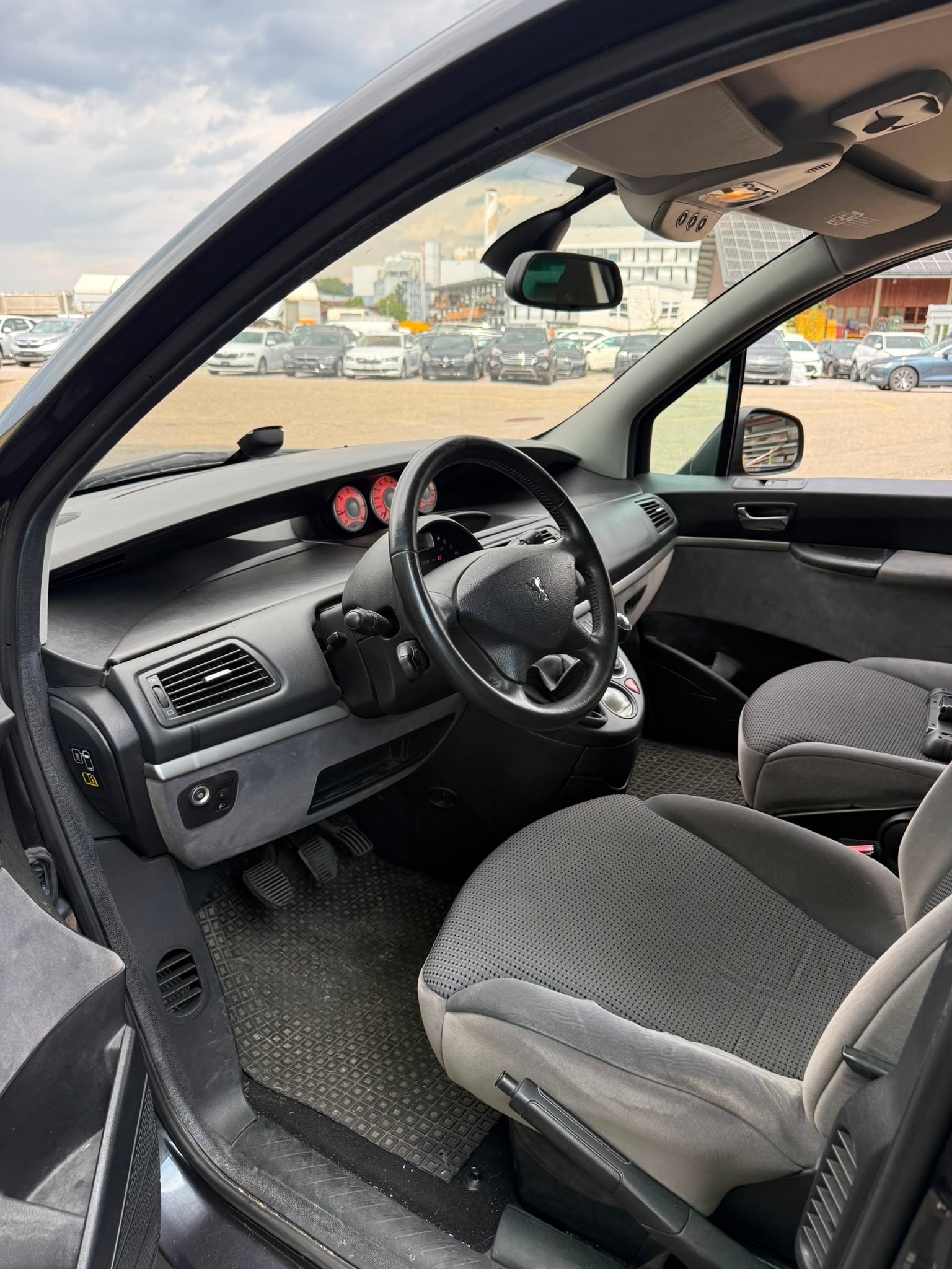 PEUGEOT 807 2.0 16V HDi Family+-image-8