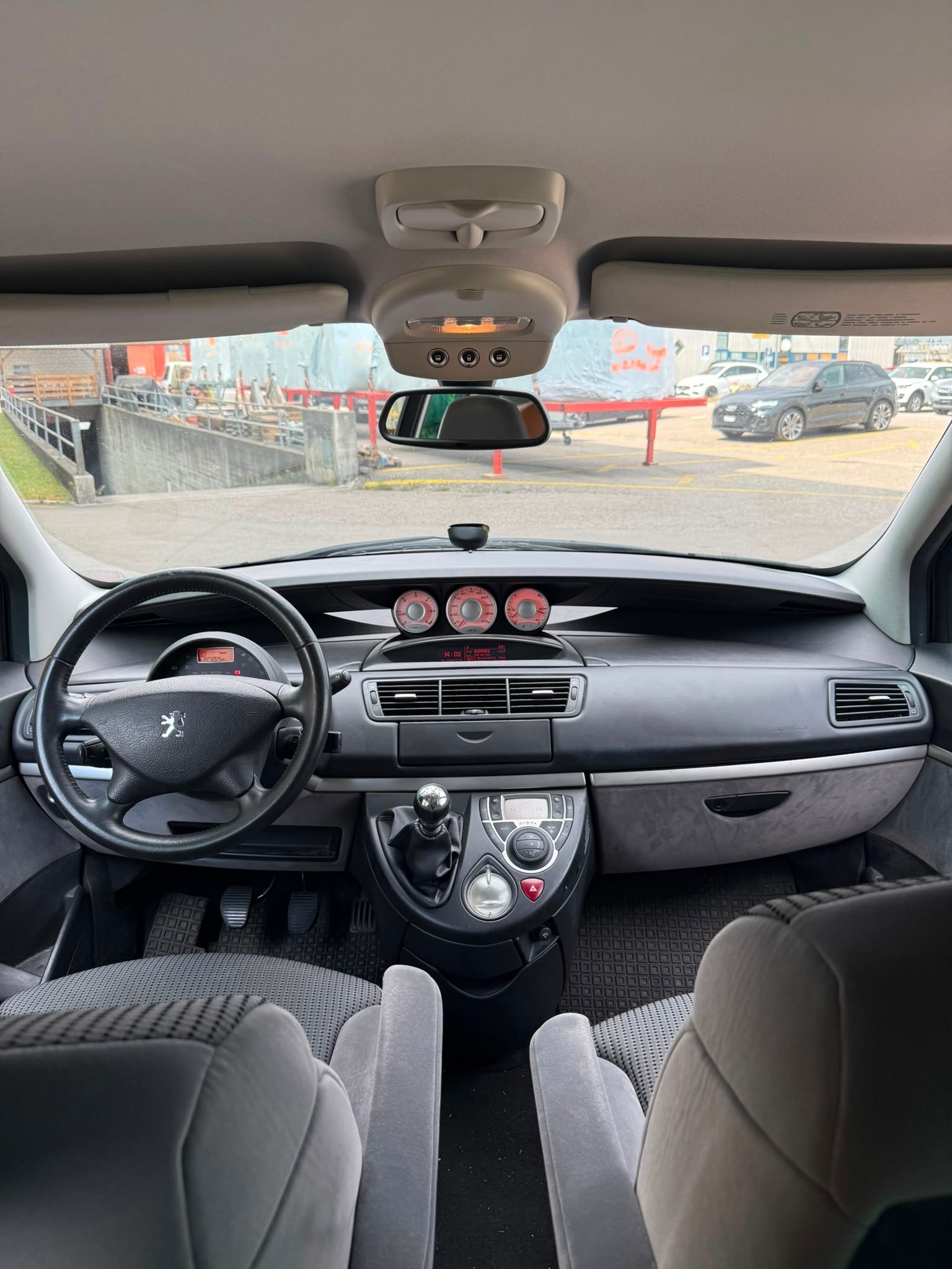 PEUGEOT 807 2.0 16V HDi Family+-image-10