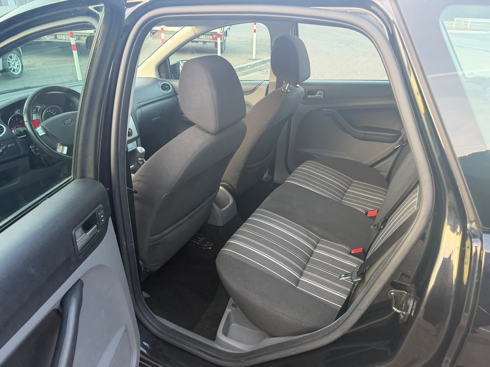 FORD Focus 1.6i VCT Carving-image-3