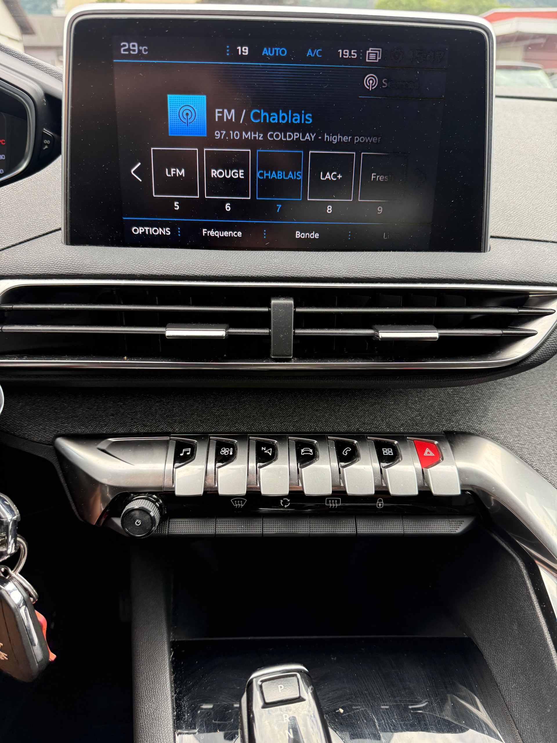 PEUGEOT 3008 1.2 PureTech Allure EAT-image-5