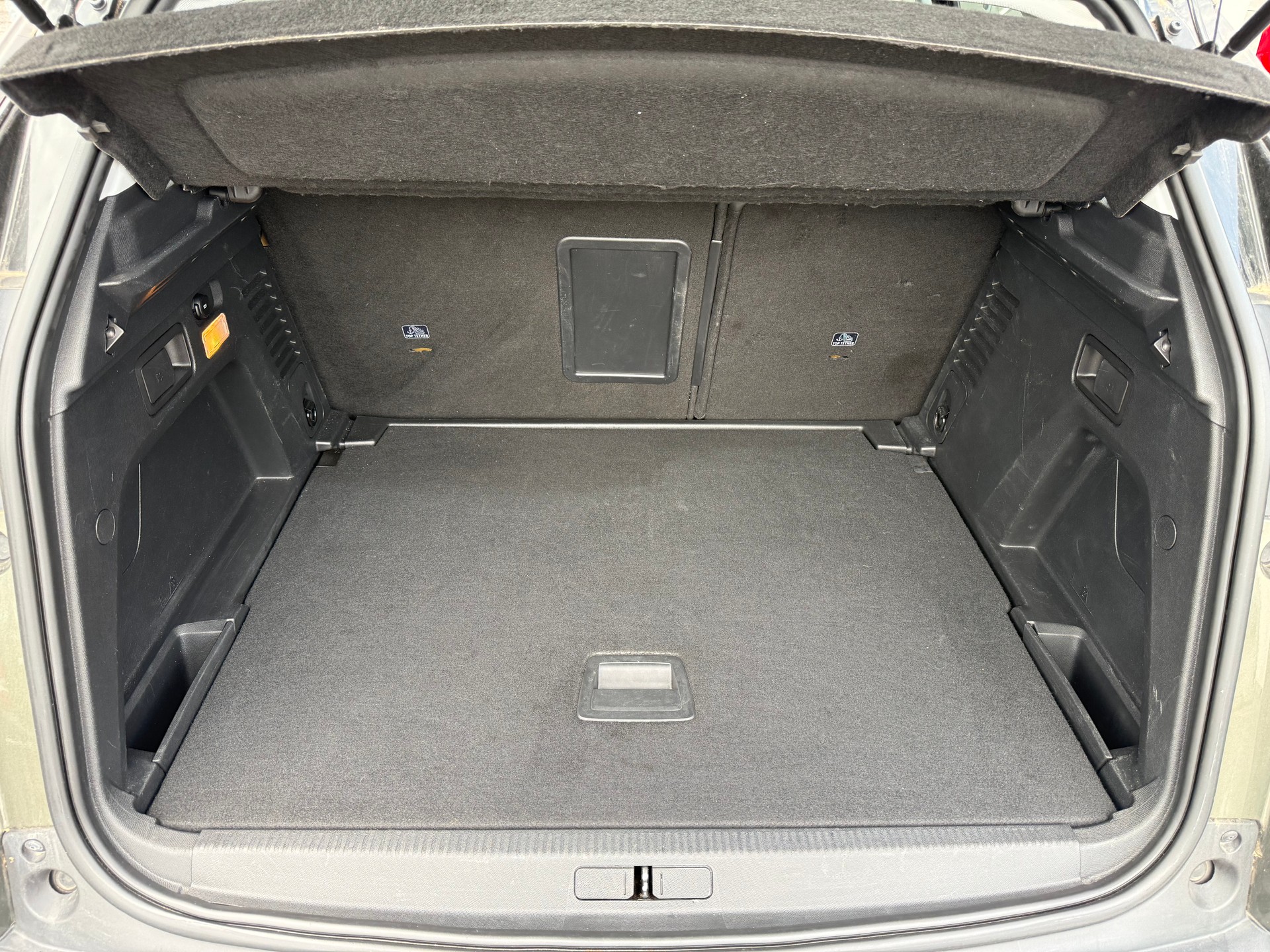 PEUGEOT 3008 1.2 PureTech Allure EAT-image-12