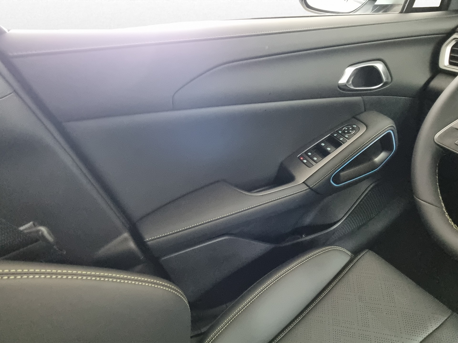 BYD Atto 2 DM-i Boost FWD-image-11