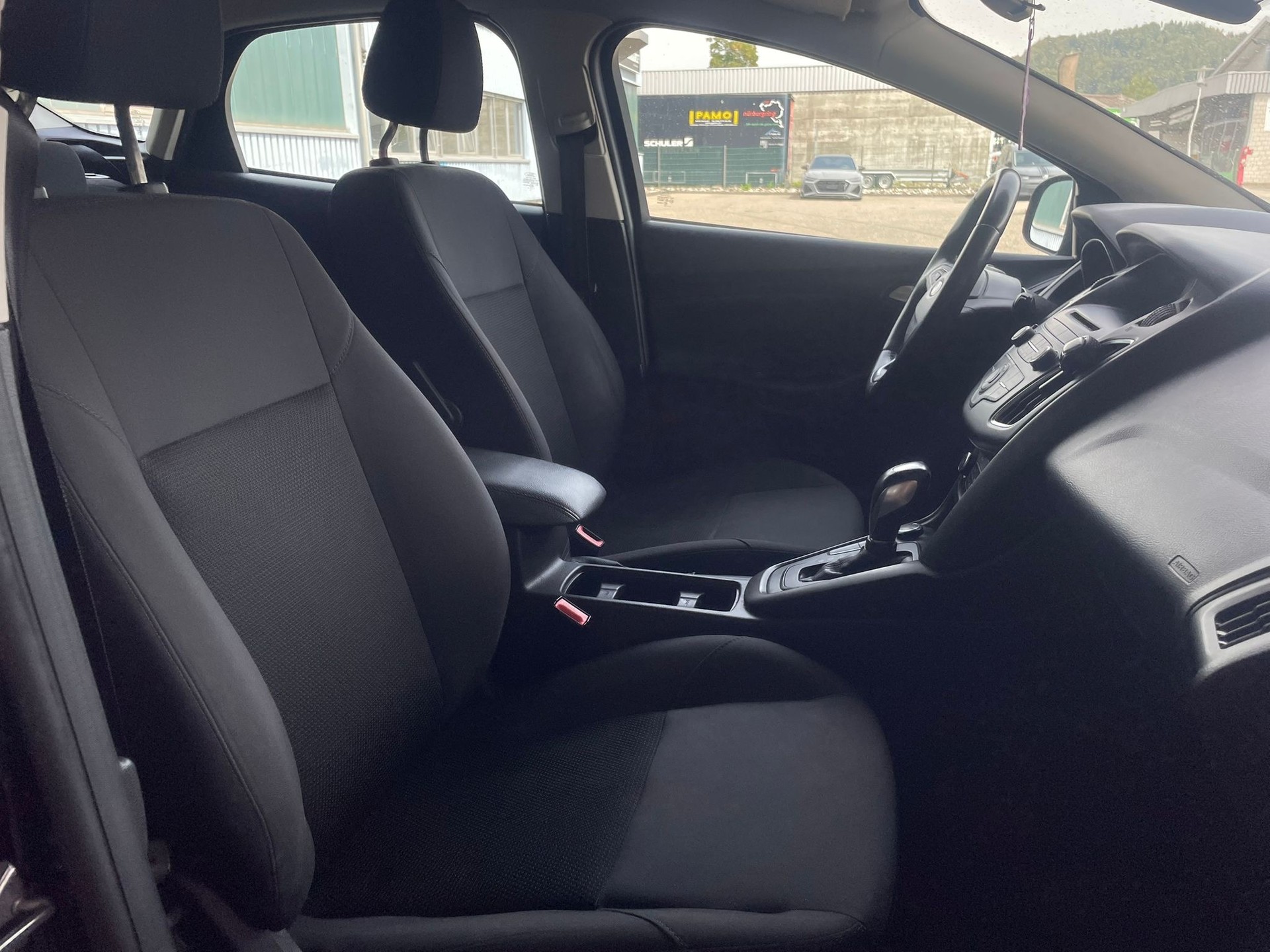 FORD Focus 1.0 SCTi Trend Automatic-image-9