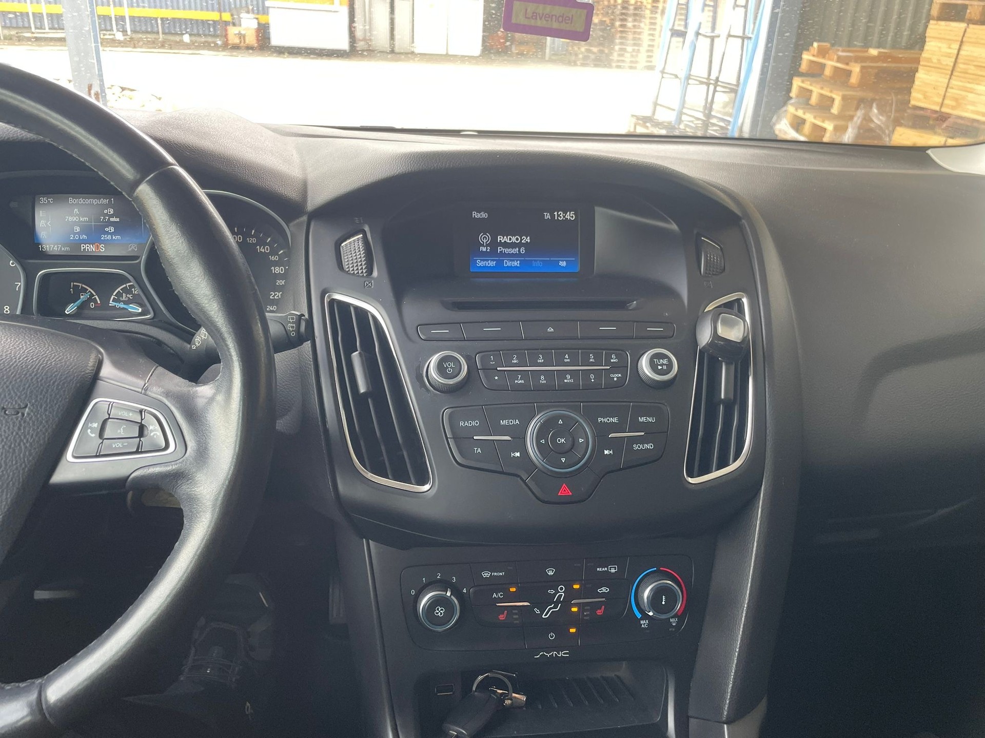 FORD Focus 1.0 SCTi Trend Automatic-image-6