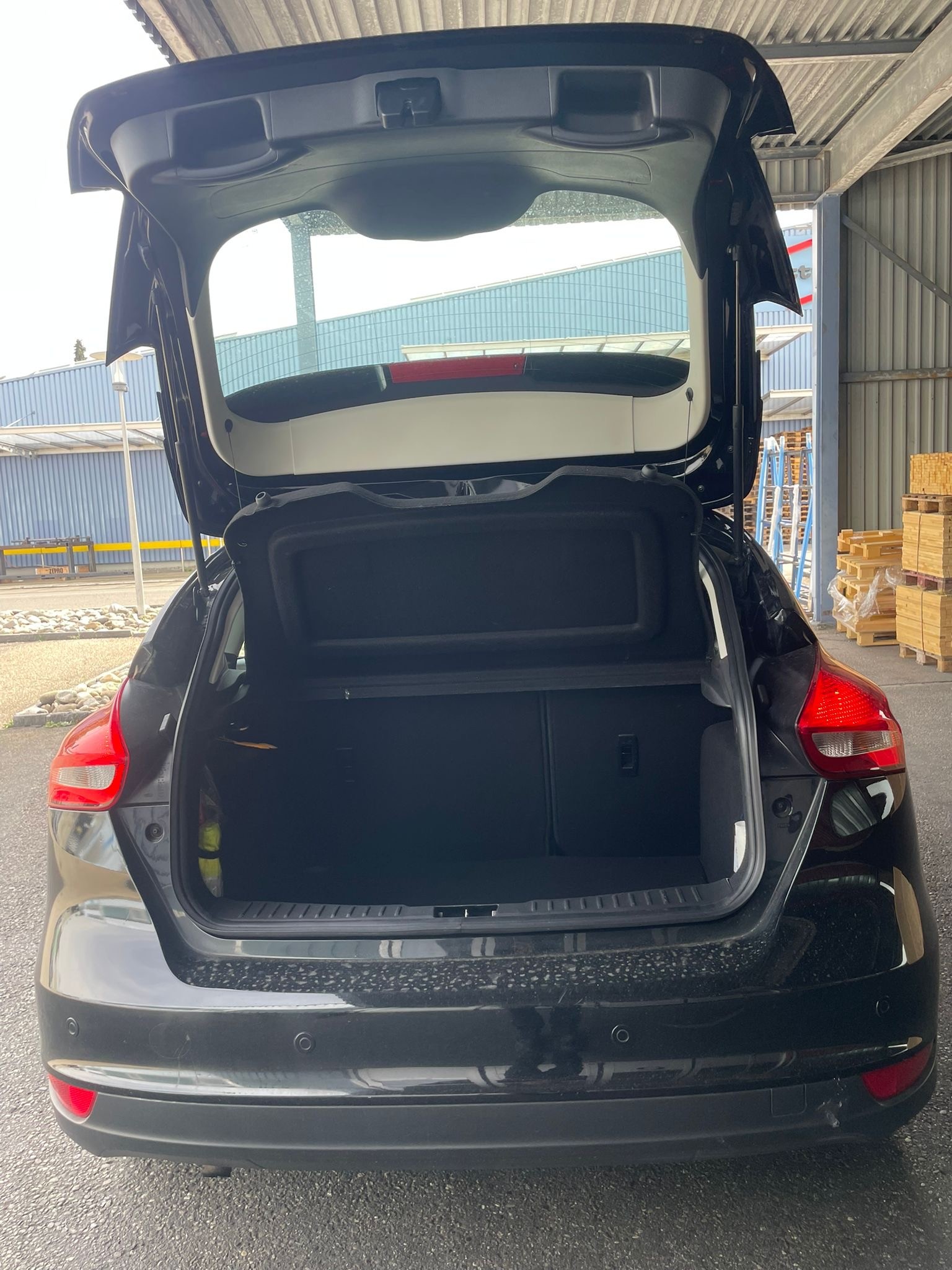 FORD Focus 1.0 SCTi Trend Automatic-image-12