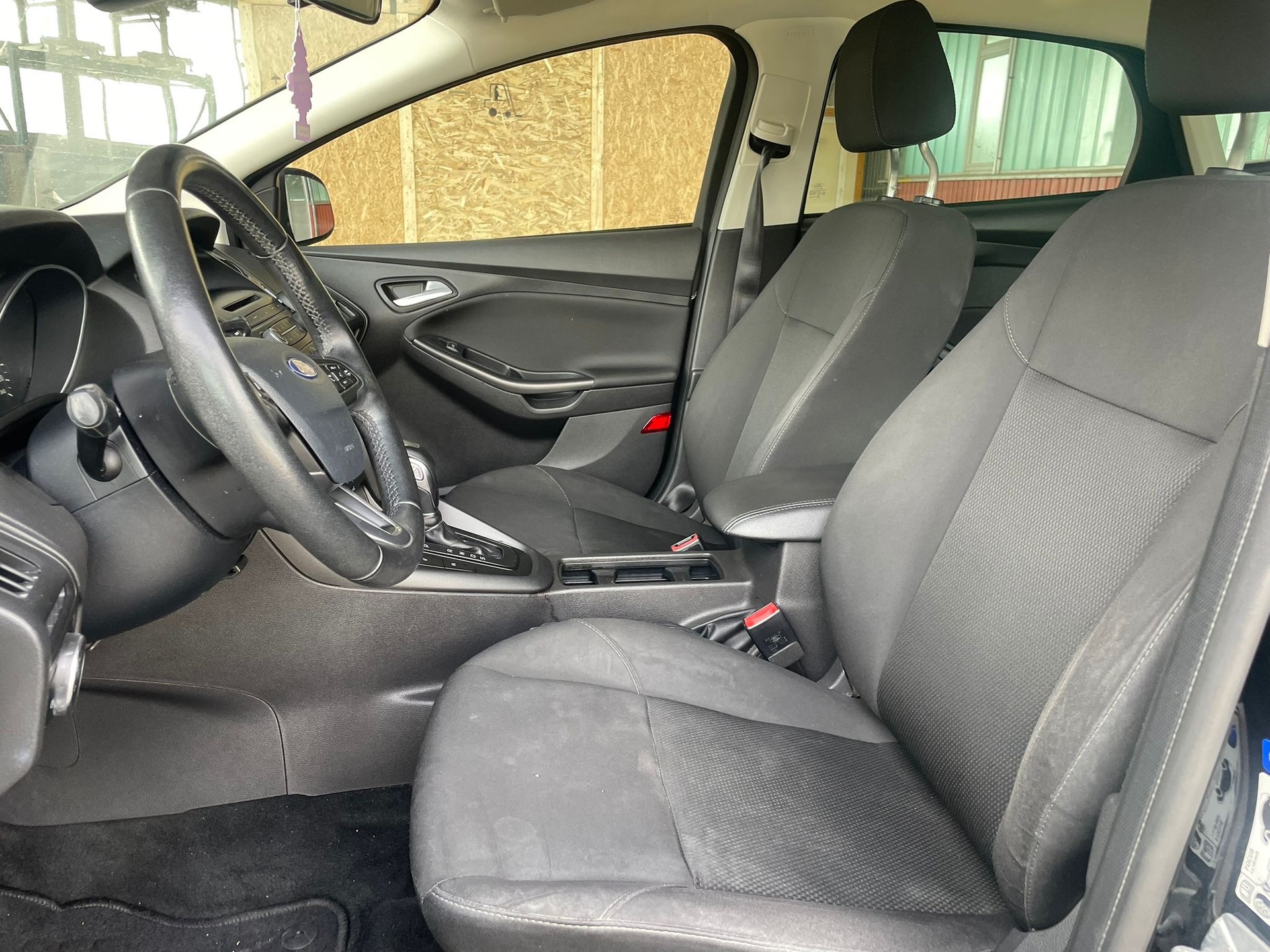 FORD Focus 1.0 SCTi Trend Automatic-image-8