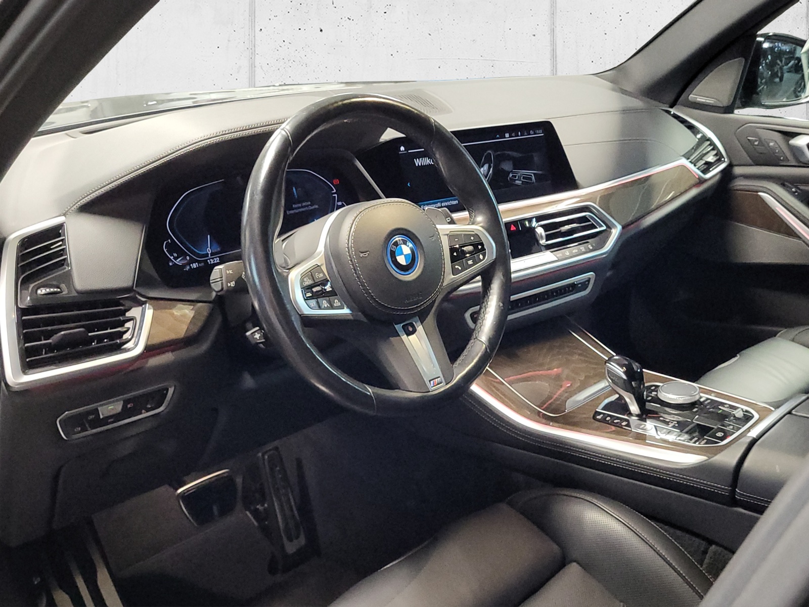 BMW X5 xDrive45e-image-11