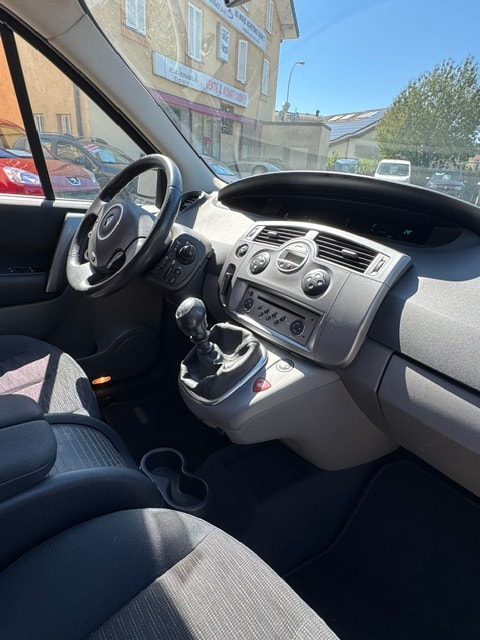 RENAULT Scénic 2.0 16V Dynamique-image-10