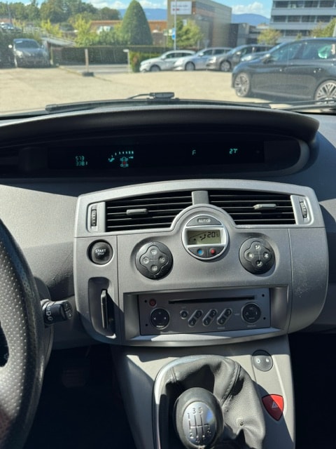 RENAULT Scénic 2.0 16V Dynamique-image-11